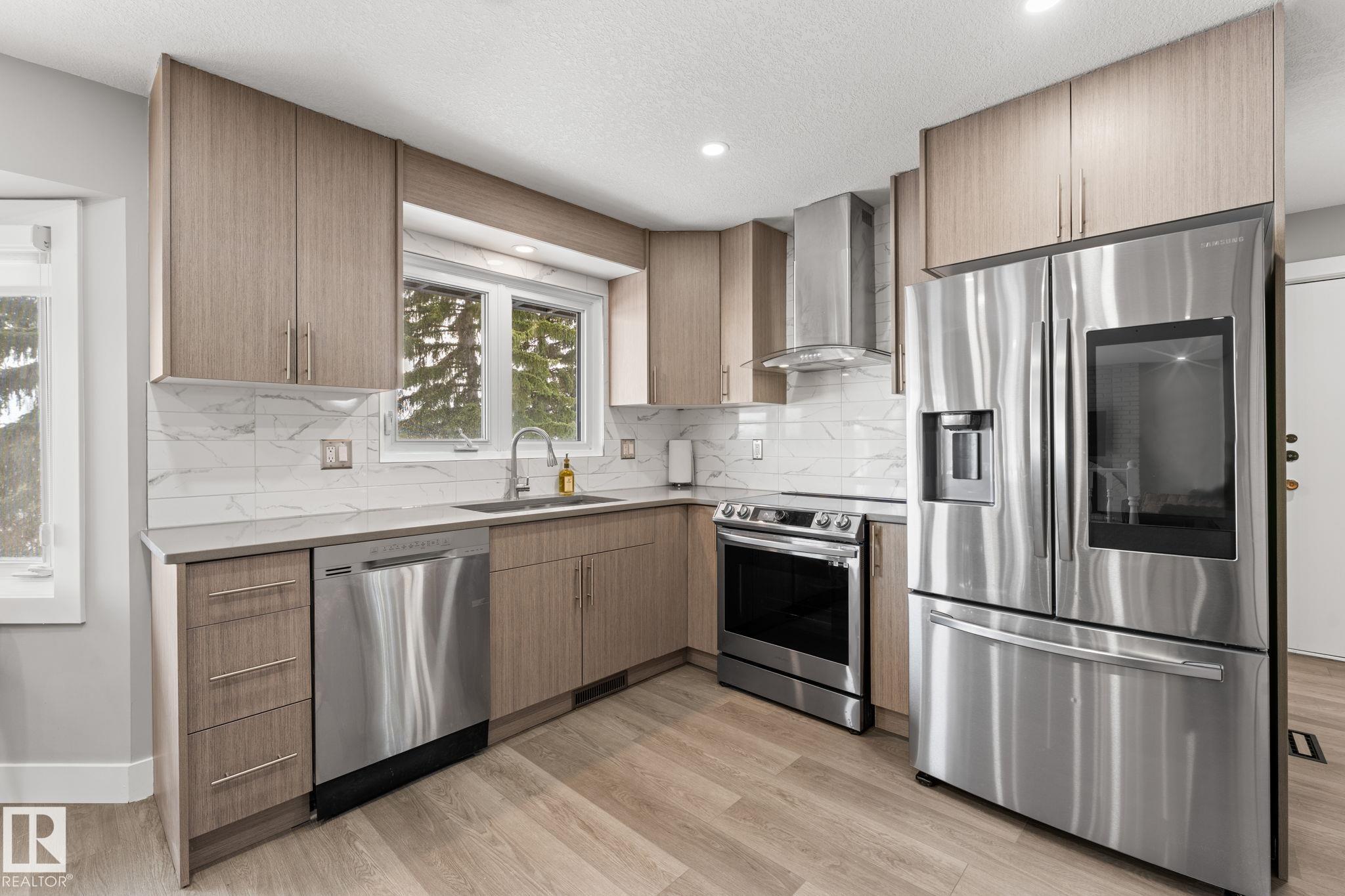 Photo 20 at 10673 161 Avenue NW, Beaumaris, Edmonton