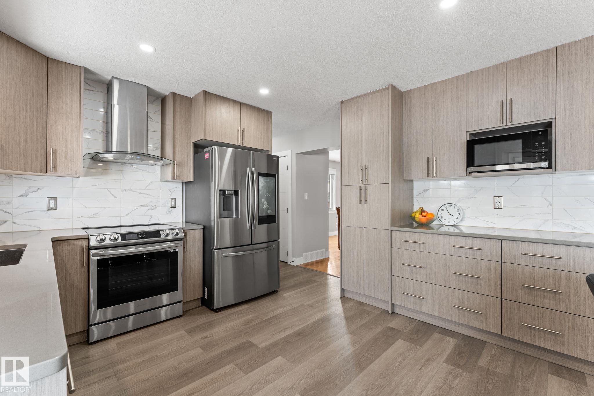 Photo 24 at 10673 161 Avenue NW, Beaumaris, Edmonton