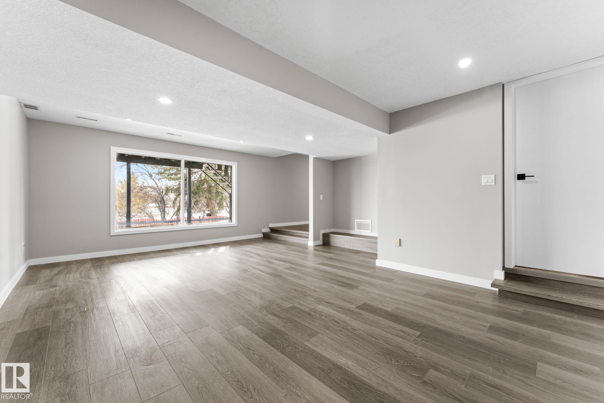 Photo 41 at 10673 161 Avenue NW, Beaumaris, Edmonton