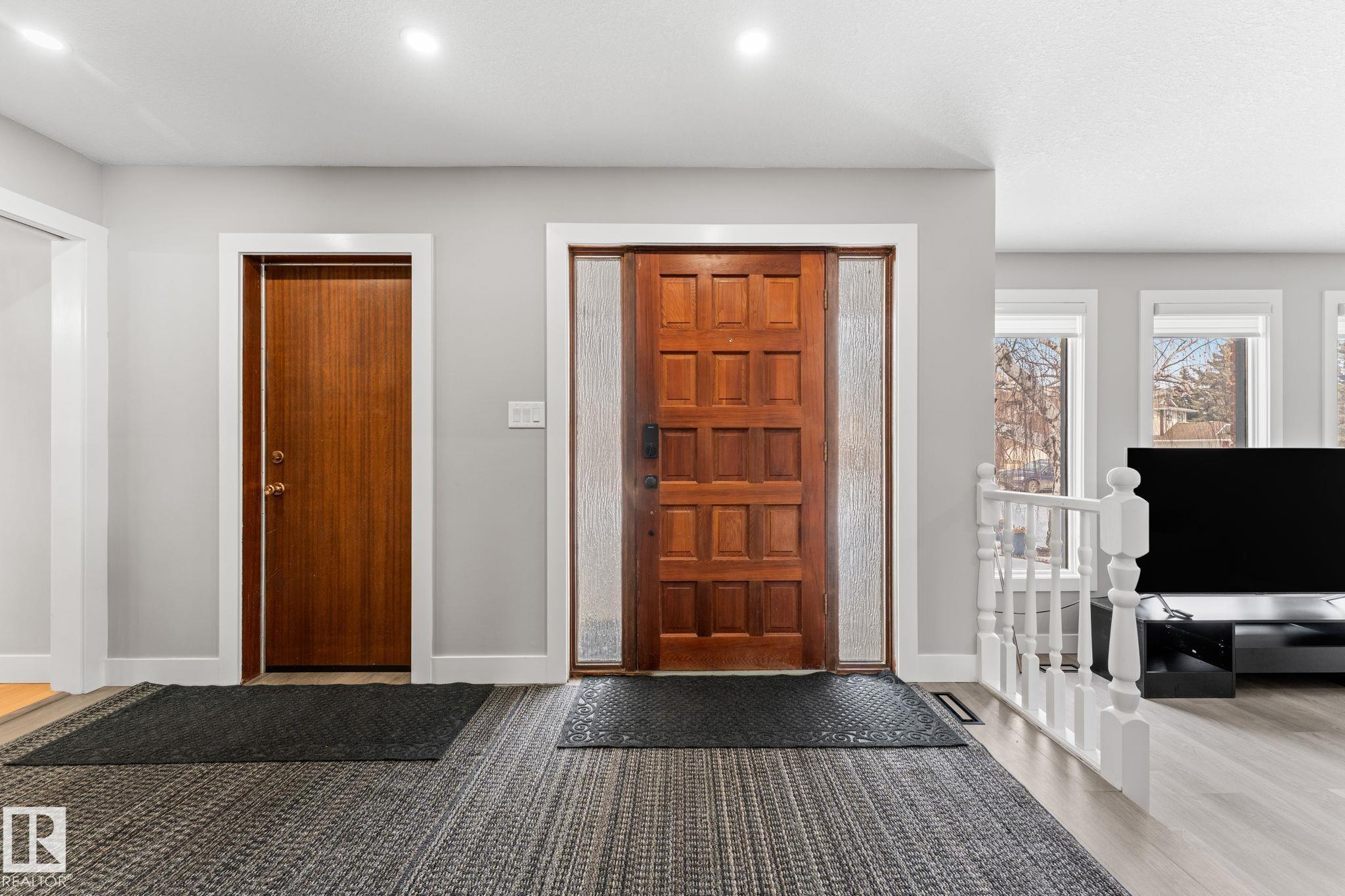 Photo 7 at 10673 161 Avenue NW, Beaumaris, Edmonton