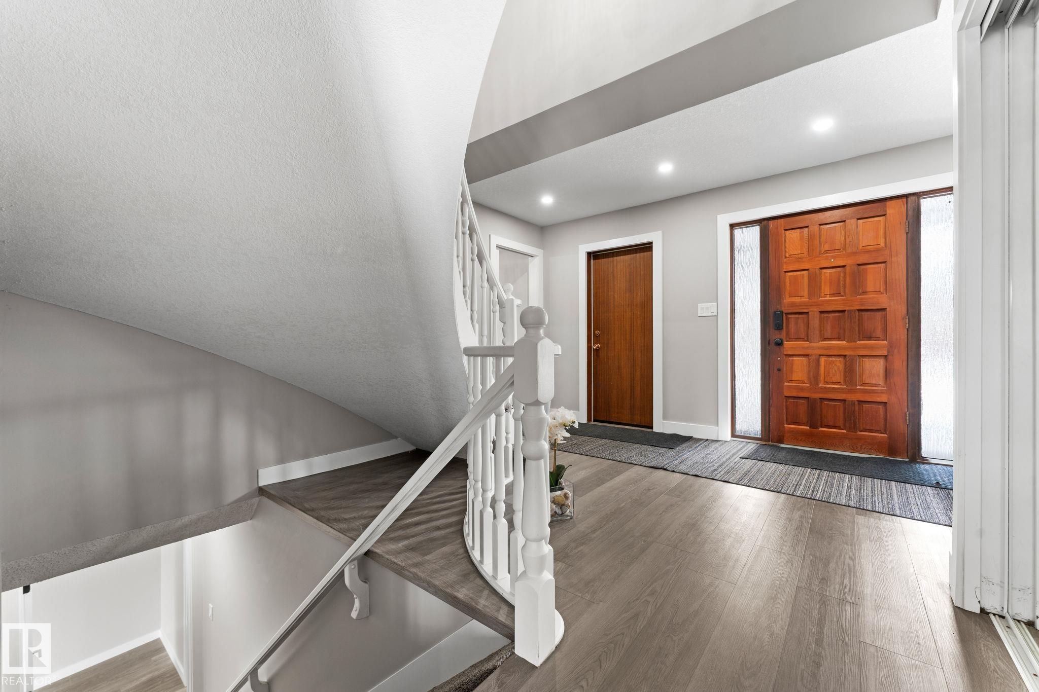 Photo 8 at 10673 161 Avenue NW, Beaumaris, Edmonton