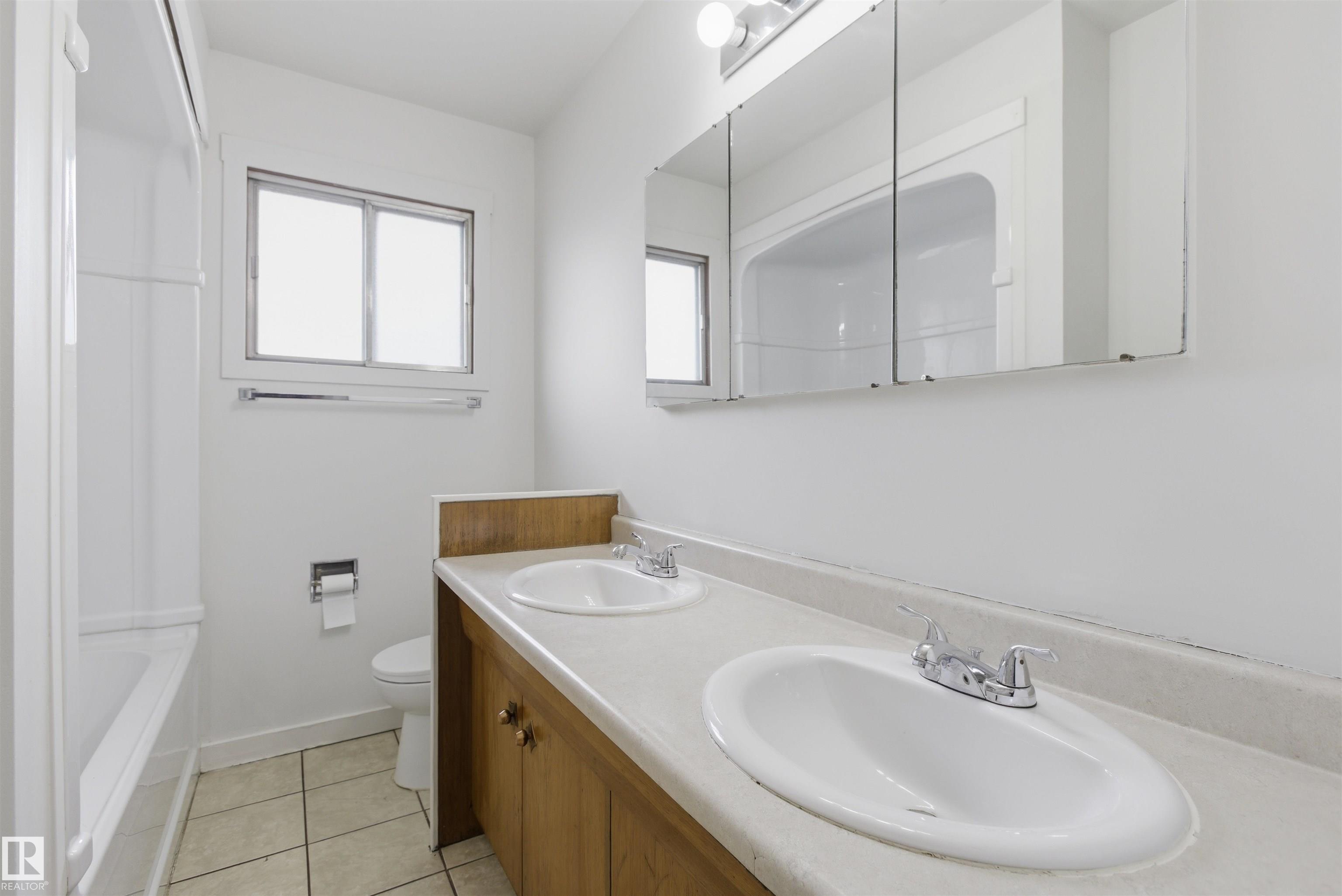 Photo 16 at 7604 142 Avenue NW, Kildare, Edmonton