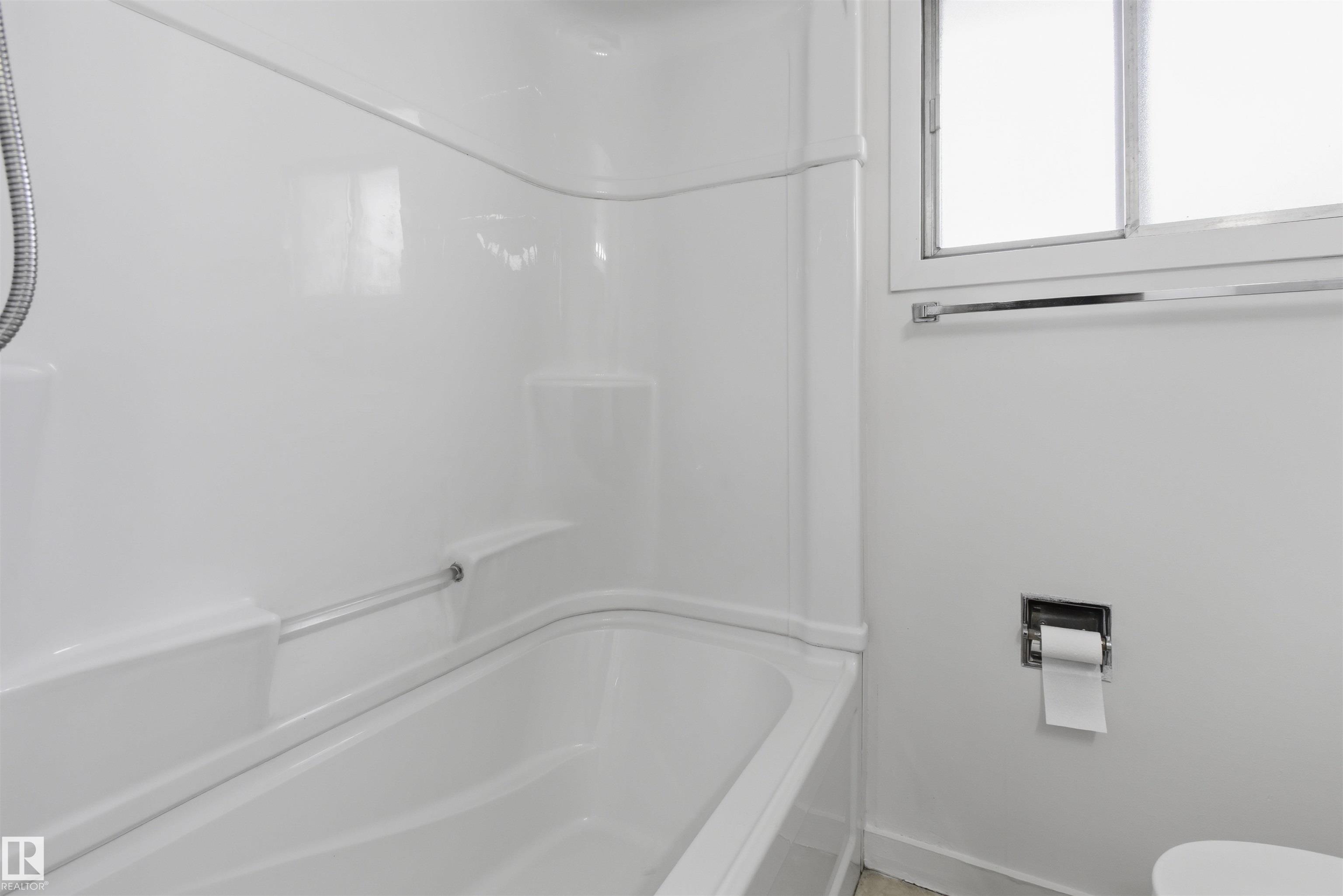 Photo 17 at 7604 142 Avenue NW, Kildare, Edmonton