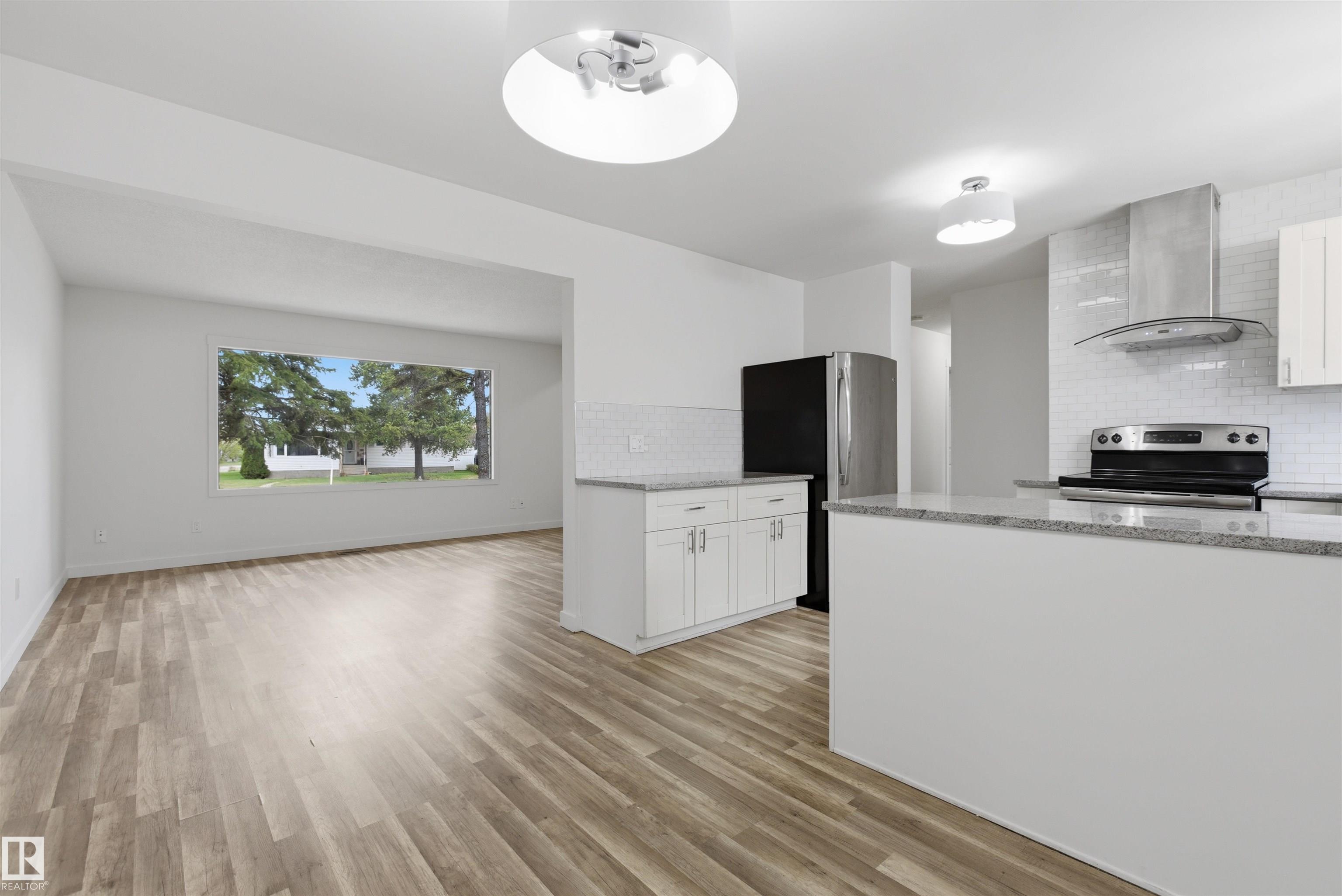 Photo 9 at 7604 142 Avenue NW, Kildare, Edmonton
