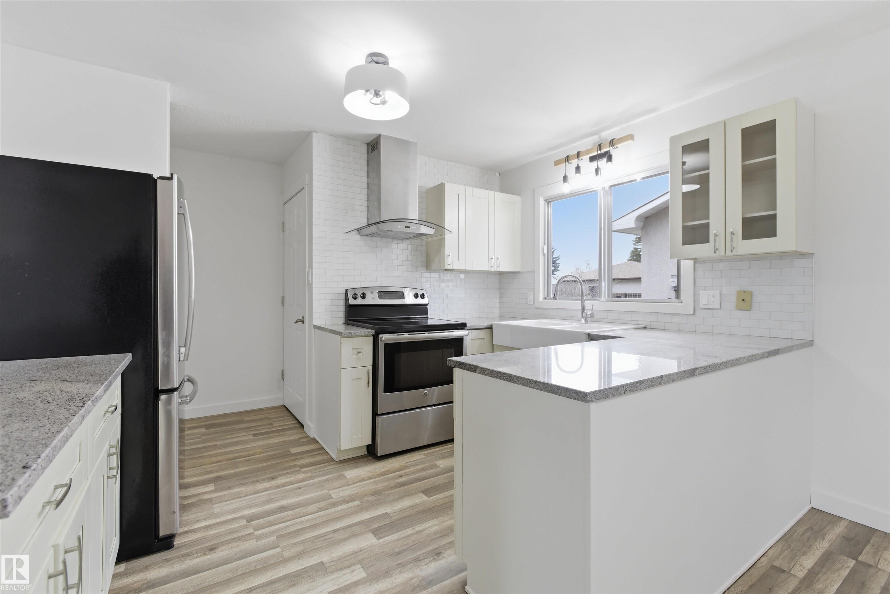 Photo 10 at 7604 142 Avenue NW, Kildare, Edmonton