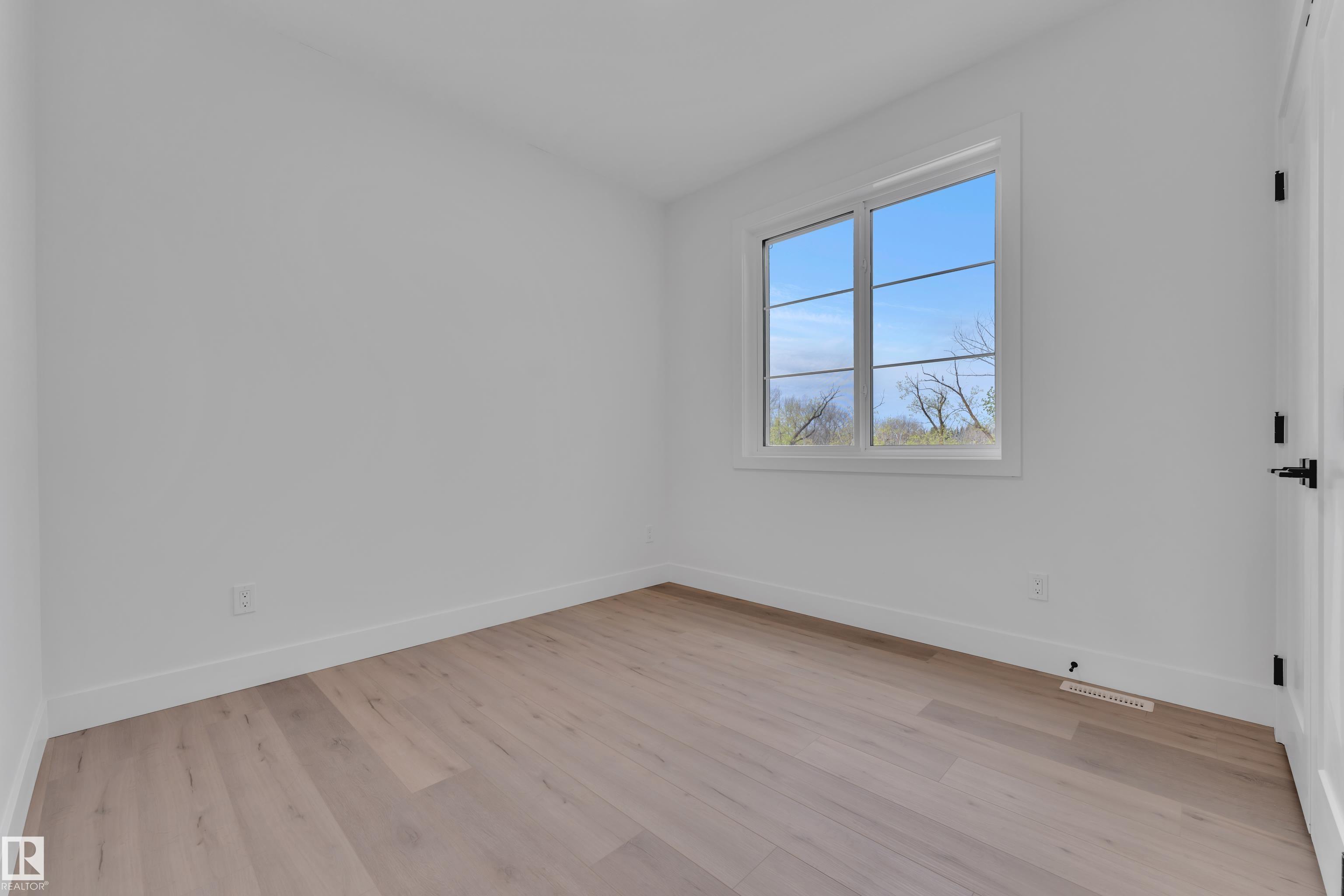 https://zimg.paragon.ice.com/ParagonImages/Property/PM/RAE/225401311/21/0/0/98c1e22aa604bf8274db05b2df7e7d63/1/9212ff052fbe652b07643b4023cbd0d9/225401311-ed88f312-f8ed-479a-a075-1ce8b5c97b0a.JPG