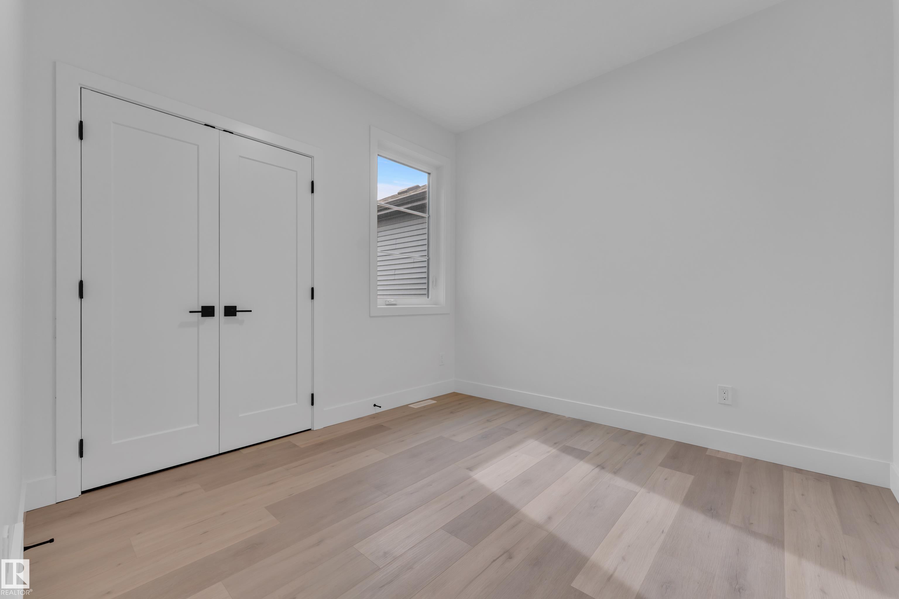 https://zimg.paragon.ice.com/ParagonImages/Property/PM/RAE/225401311/22/0/0/4945ec340ef7ba332d045fd05ce83d83/1/9212ff052fbe652b07643b4023cbd0d9/225401311-eac3b943-adbd-4f93-8b42-a5a942082af8.JPG