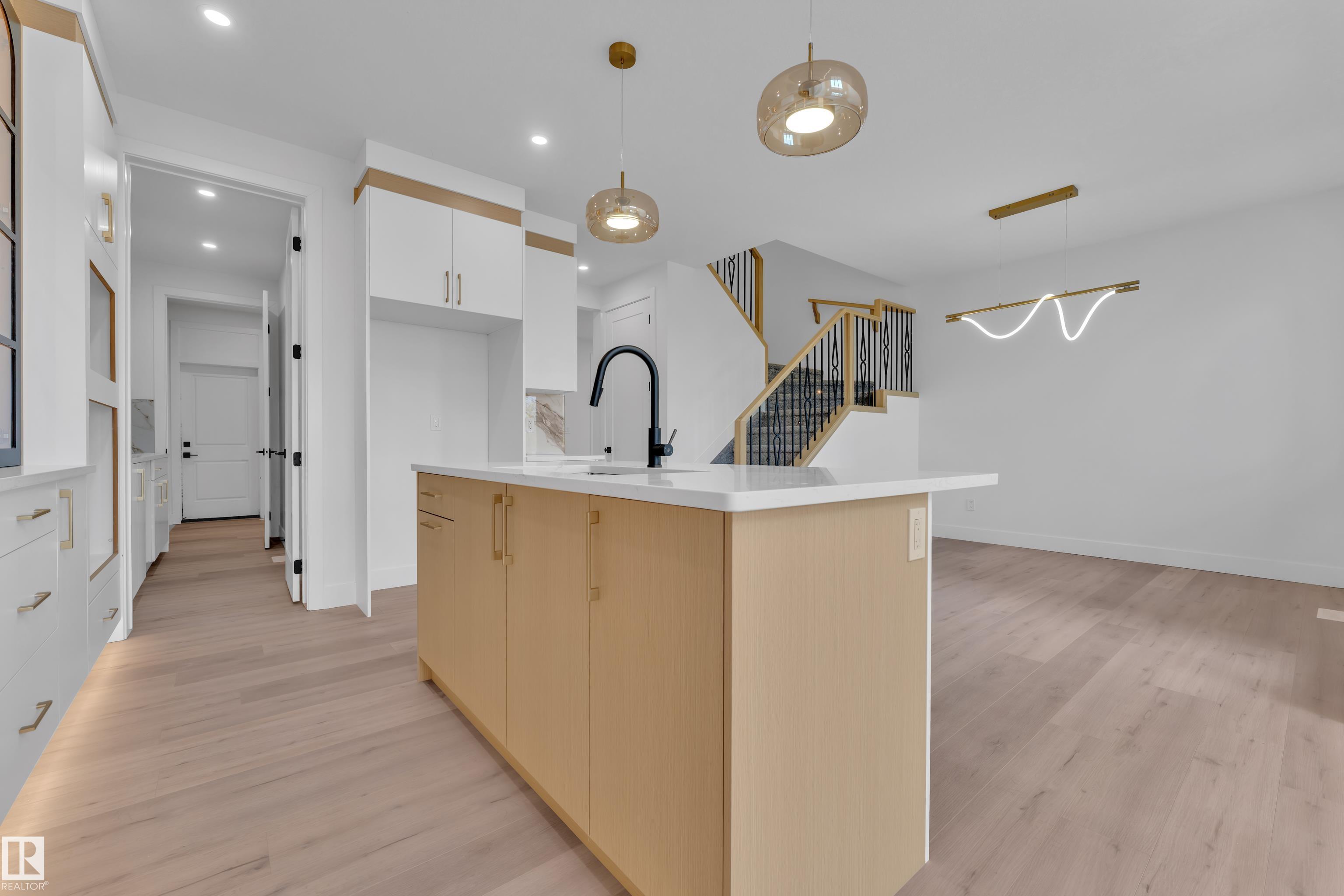 https://zimg.paragon.ice.com/ParagonImages/Property/PM/RAE/225401311/34/0/0/e24fbb115f79bb118bd5490c10cf2a79/1/9212ff052fbe652b07643b4023cbd0d9/225401311-e34b5a1d-b89c-4881-b4e1-5167254a2b78.JPG