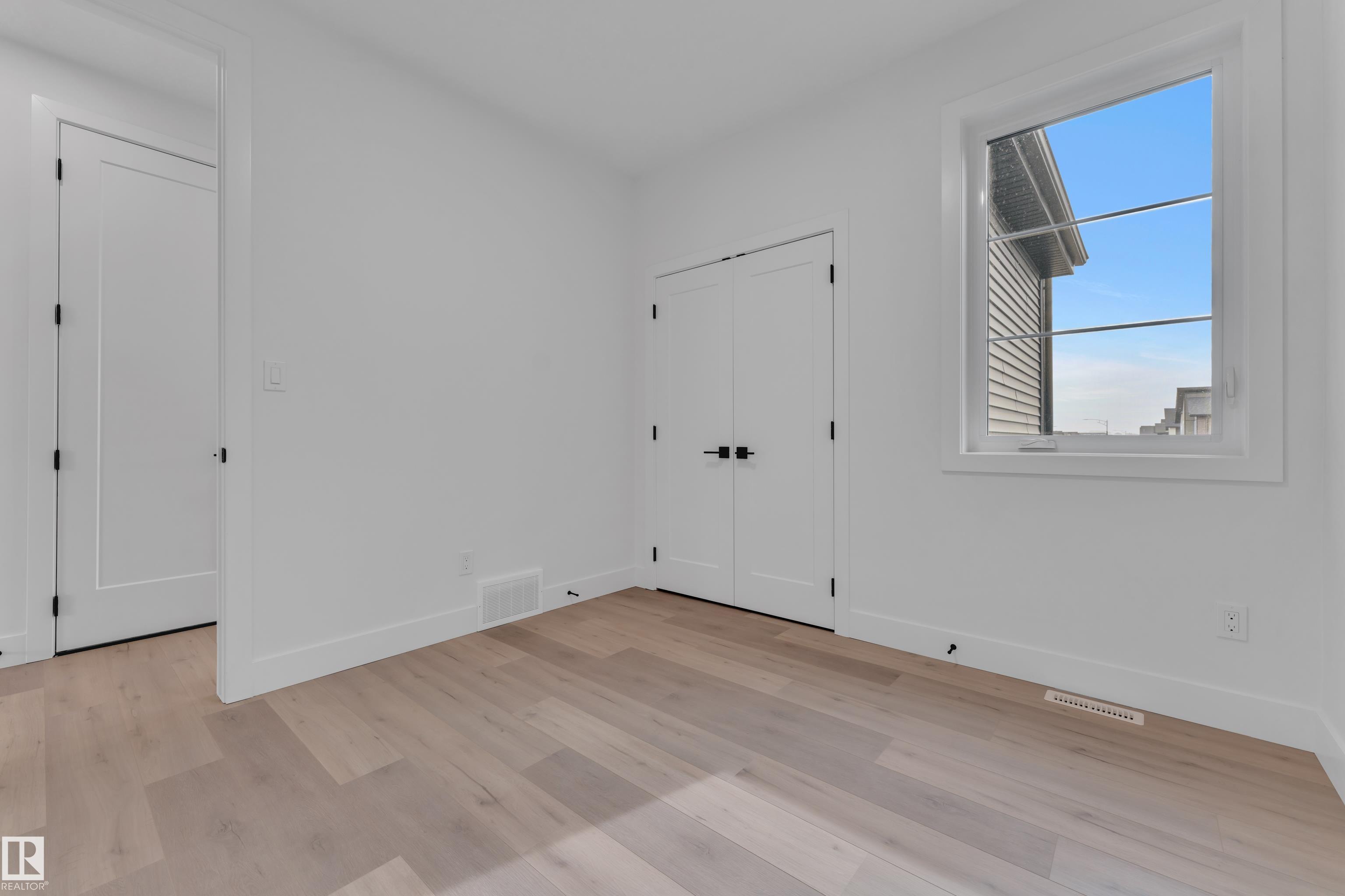 https://zimg.paragon.ice.com/ParagonImages/Property/PM/RAE/225401311/40/0/0/5c313bc9c5a1efd00f864cfedaf7bcb6/1/9212ff052fbe652b07643b4023cbd0d9/225401311-4b79ea66-f228-44e0-a75d-aaf454a97b56.JPG