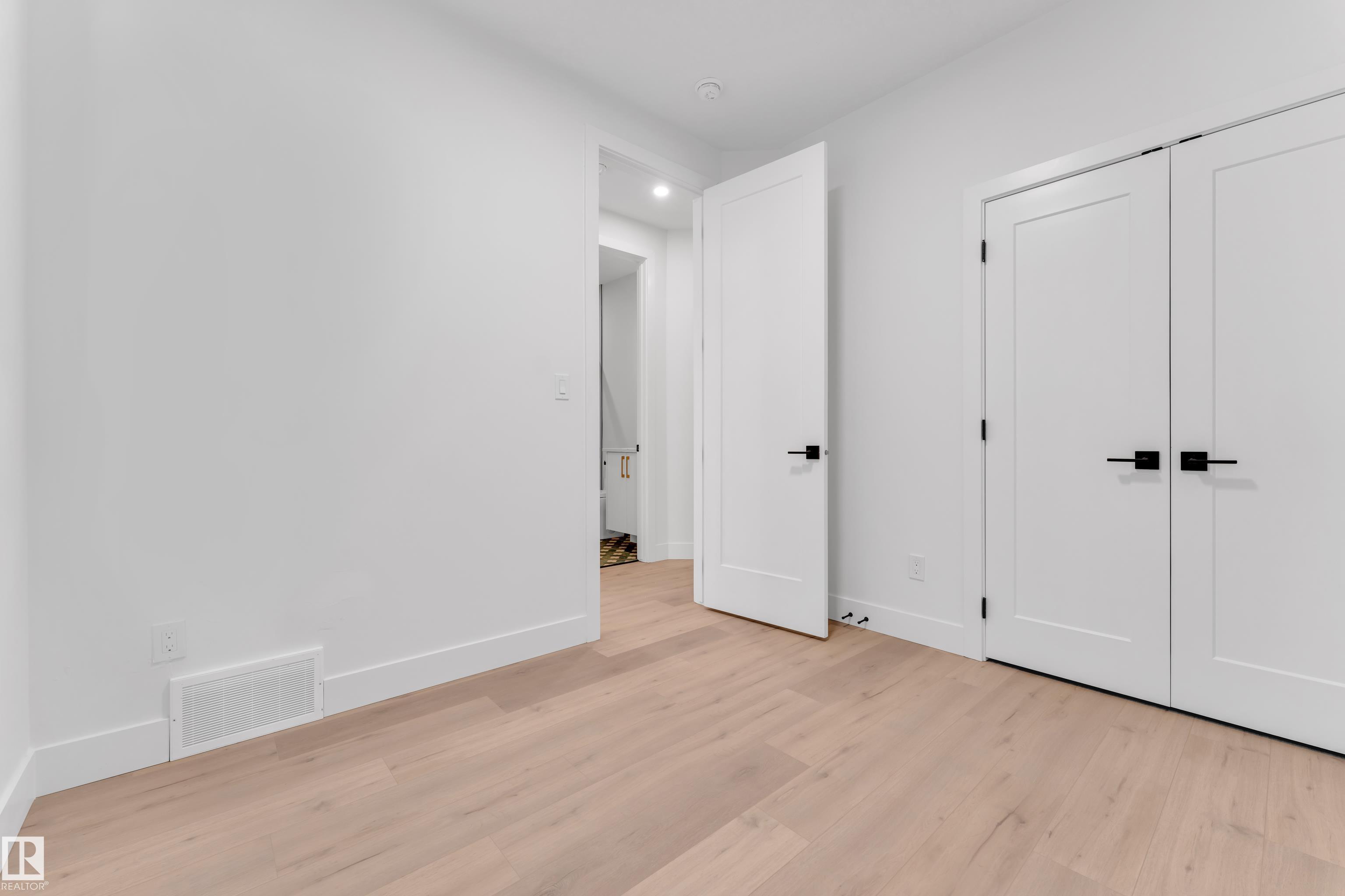 https://zimg.paragon.ice.com/ParagonImages/Property/PM/RAE/225401311/8/0/0/94c0cc1ab68b0b84042e5a10f0c1e8af/1/9212ff052fbe652b07643b4023cbd0d9/225401311-6c833853-29b9-4189-a033-82c29819aa15.JPG