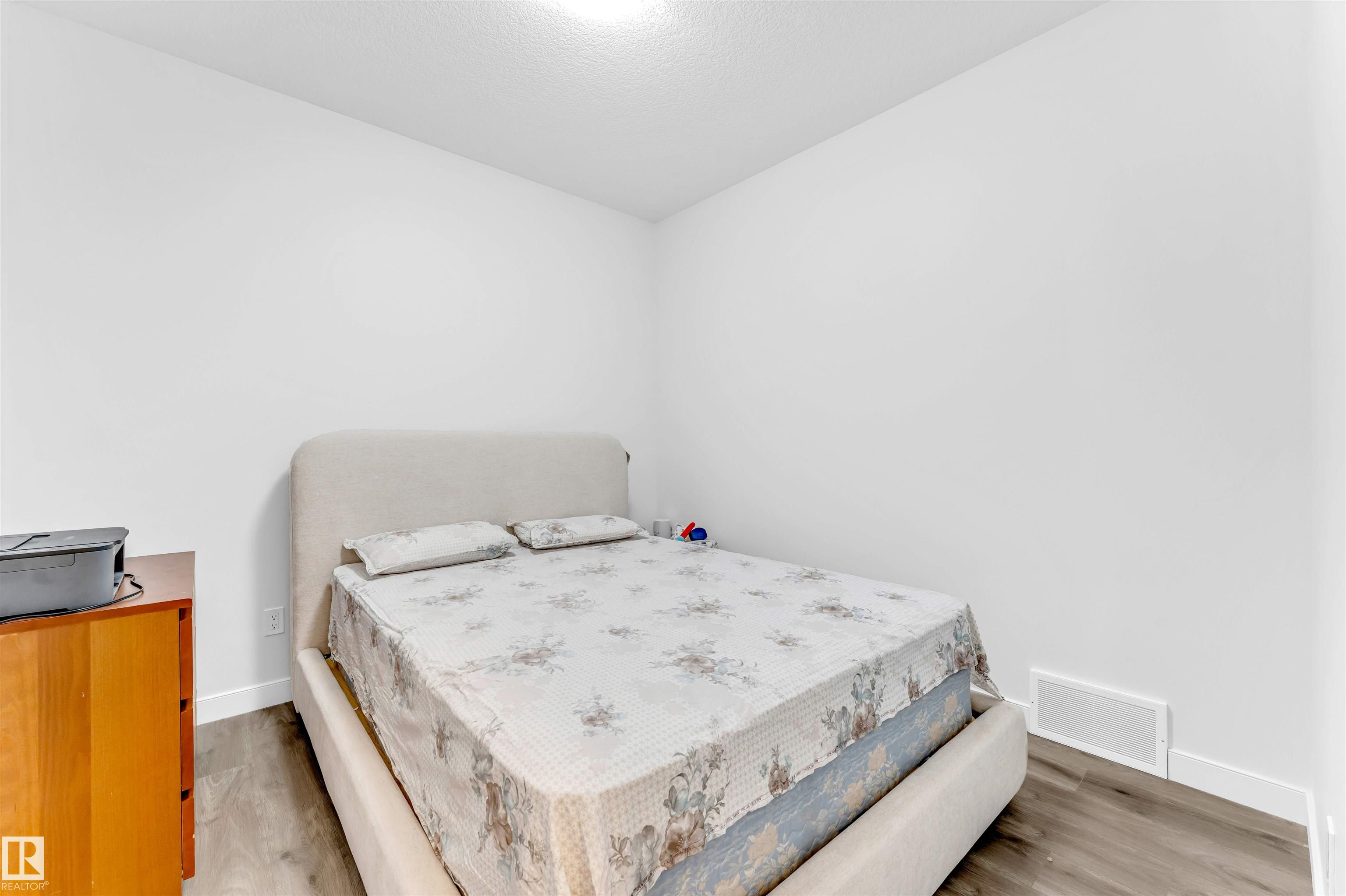https://zimg.paragon.ice.com/ParagonImages/Property/PM/RAE/225401312/8/0/0/dfd7ea26e08bd46a0de42e9659ec029a/1/4af699bfb5487bb0e2978ec78ae8a8d0/225401312-5D193153-AA80-4989-B93C-E340E90DBA93.JPG