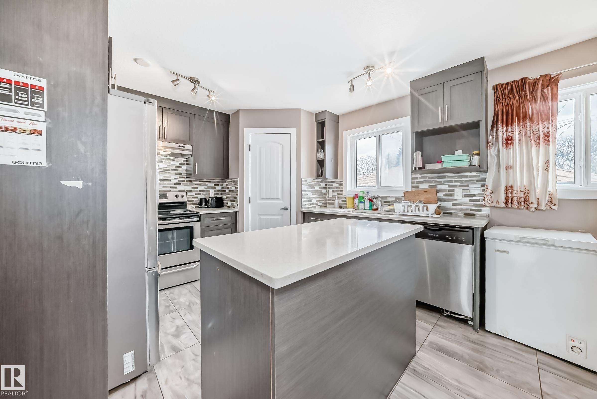 Photo 8 at 1 - 12833 123 Street NW, Calder, Edmonton