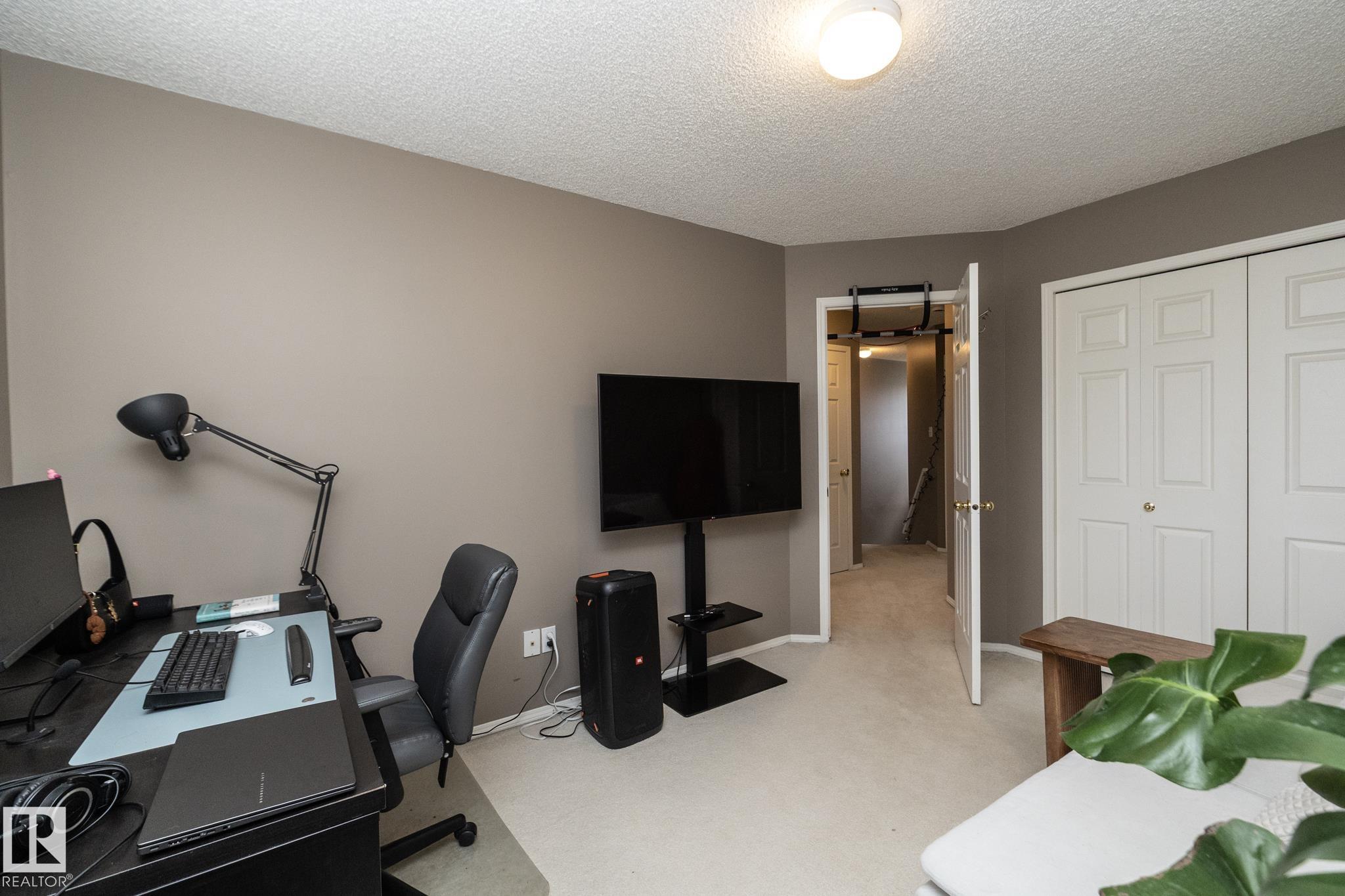 https://zimg.paragon.ice.com/ParagonImages/Property/PM/RAE/225401323/11/0/0/b3ce4346e6408519e596bf2e80bce1af/1/8dfe2ed68687894ce43354c4513b68c4/225401323-4356c826-9f20-4592-8e75-9a2c074cfc34.JPG