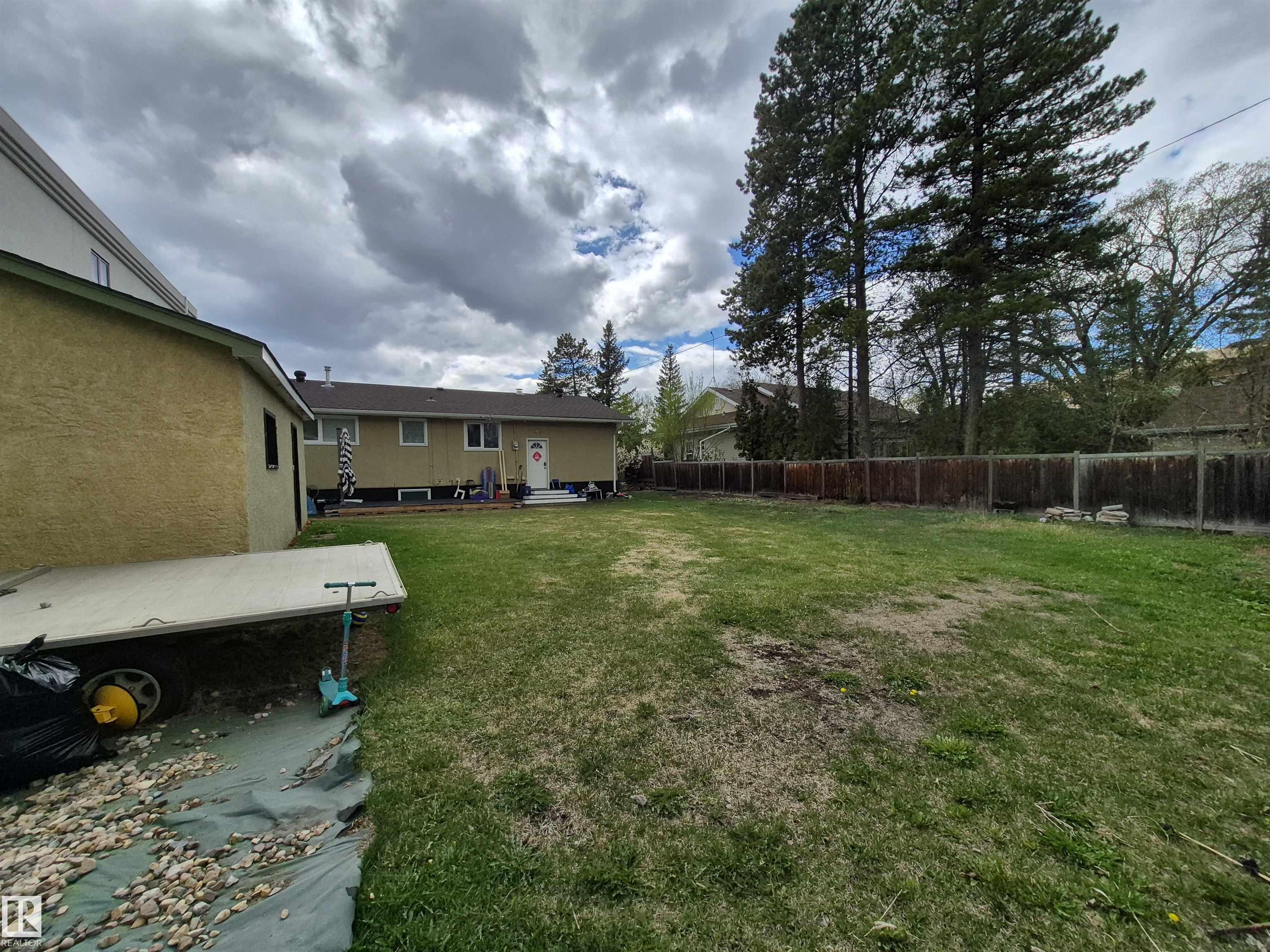 Picture for 11740/11742 UNIVERSITY AV NW