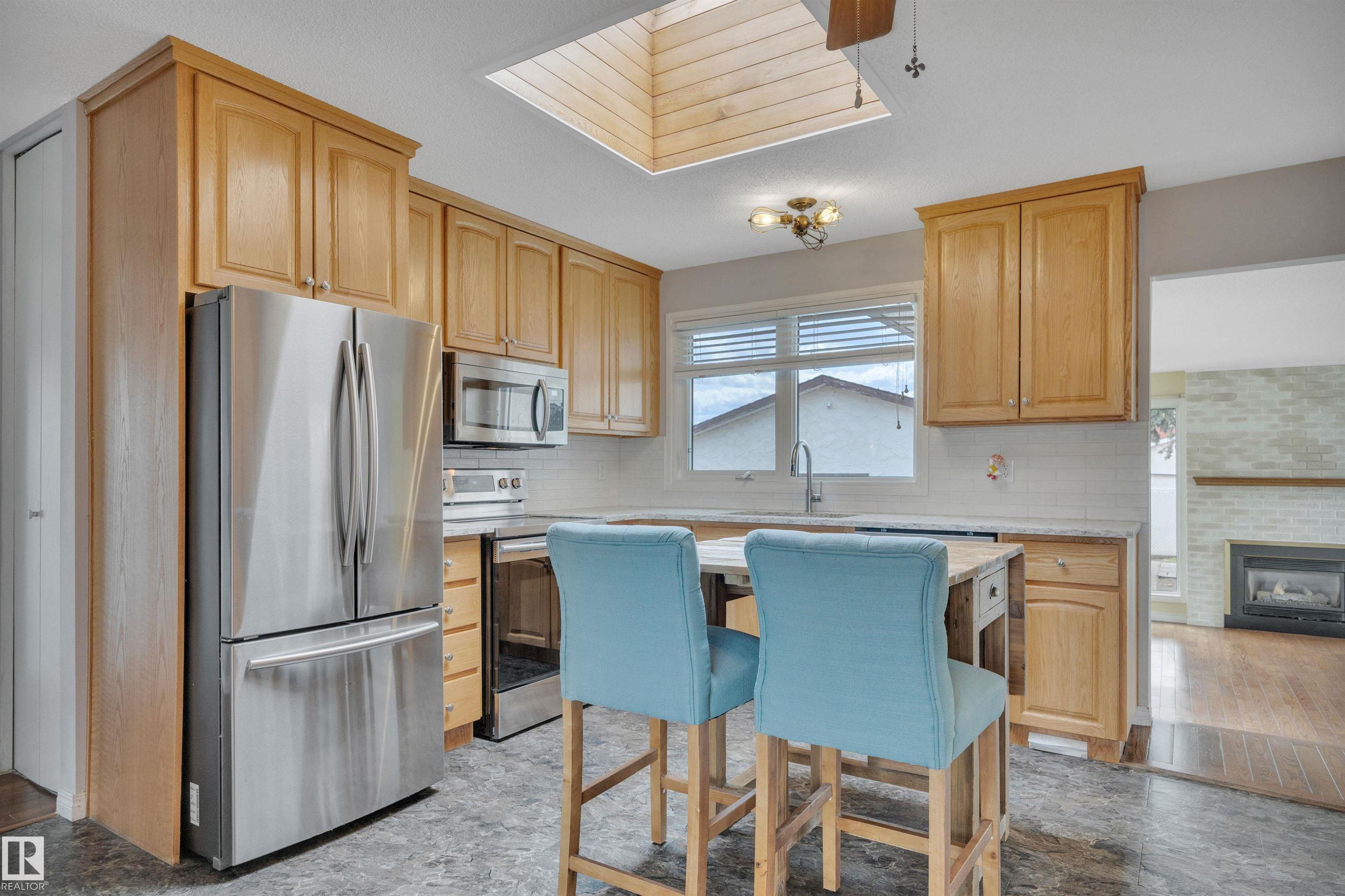 Photo 12 at 11719 152a Avenue NW, Caernarvon, Edmonton