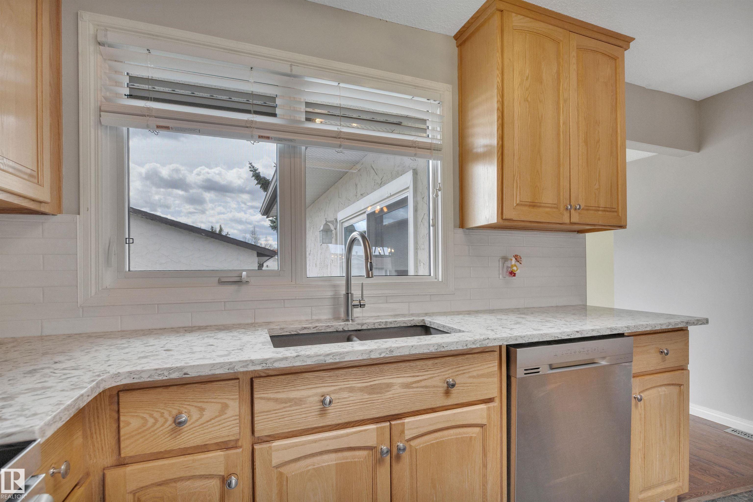 Photo 15 at 11719 152a Avenue NW, Caernarvon, Edmonton