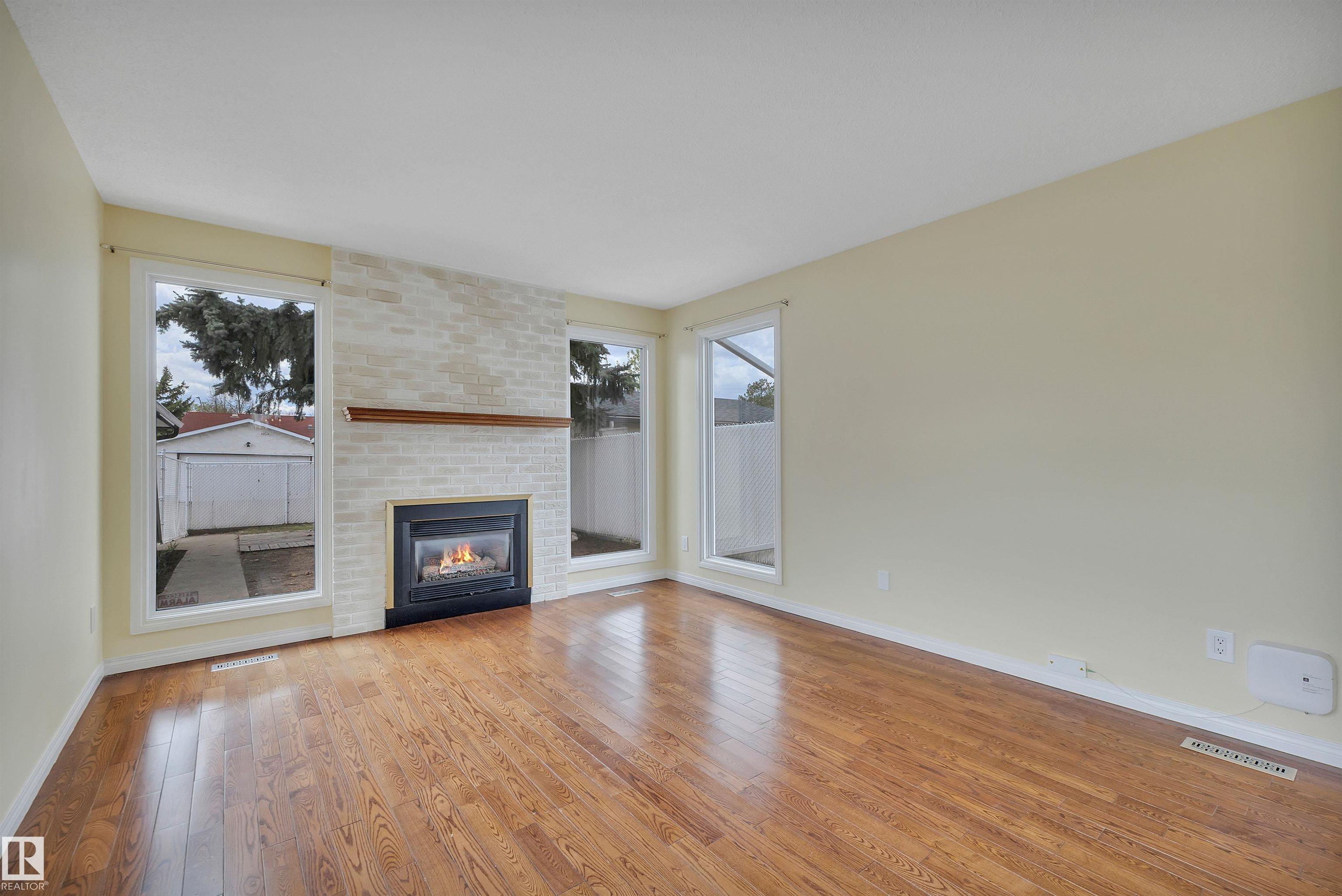 Photo 18 at 11719 152a Avenue NW, Caernarvon, Edmonton