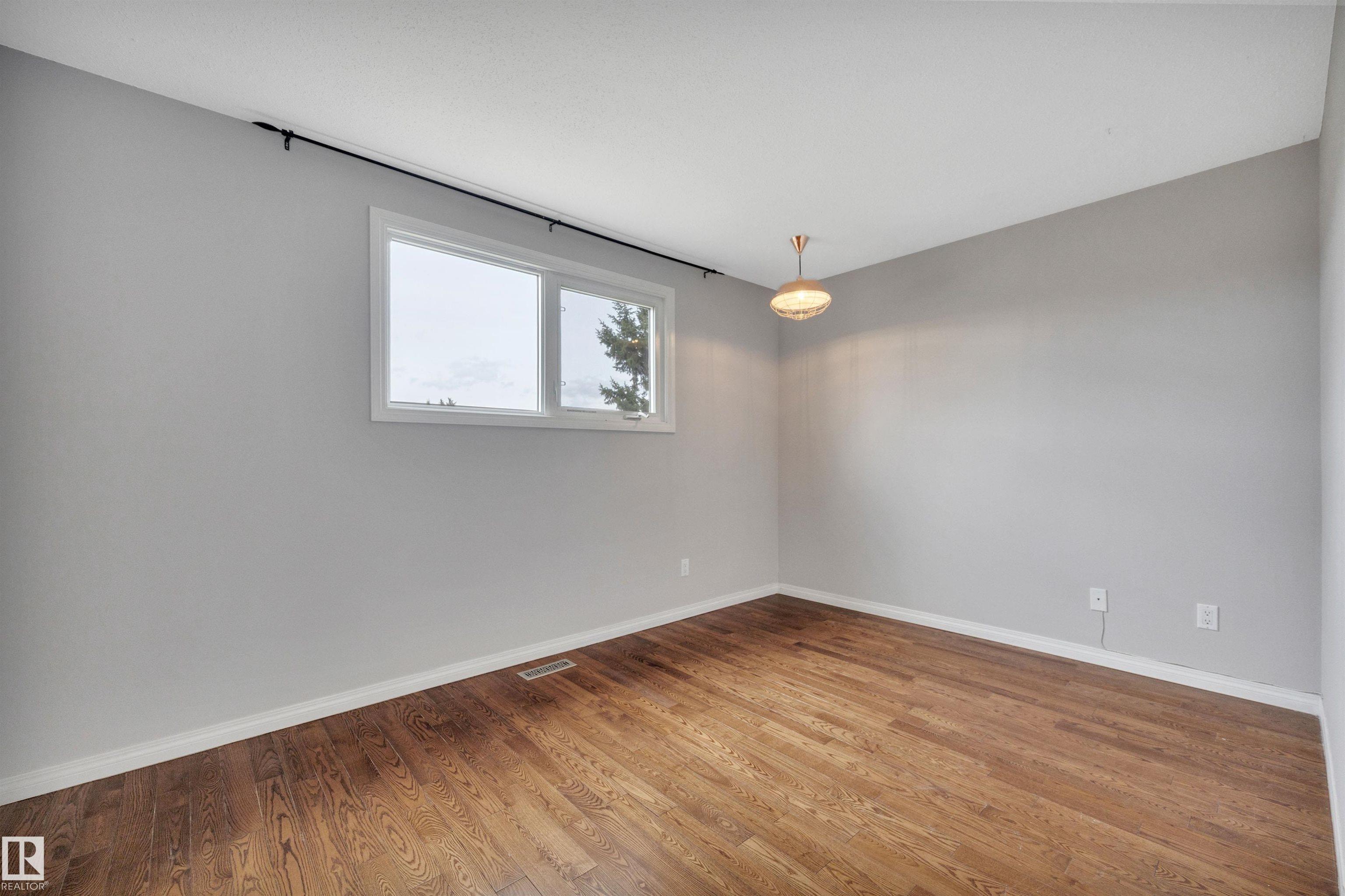 Photo 26 at 11719 152a Avenue NW, Caernarvon, Edmonton