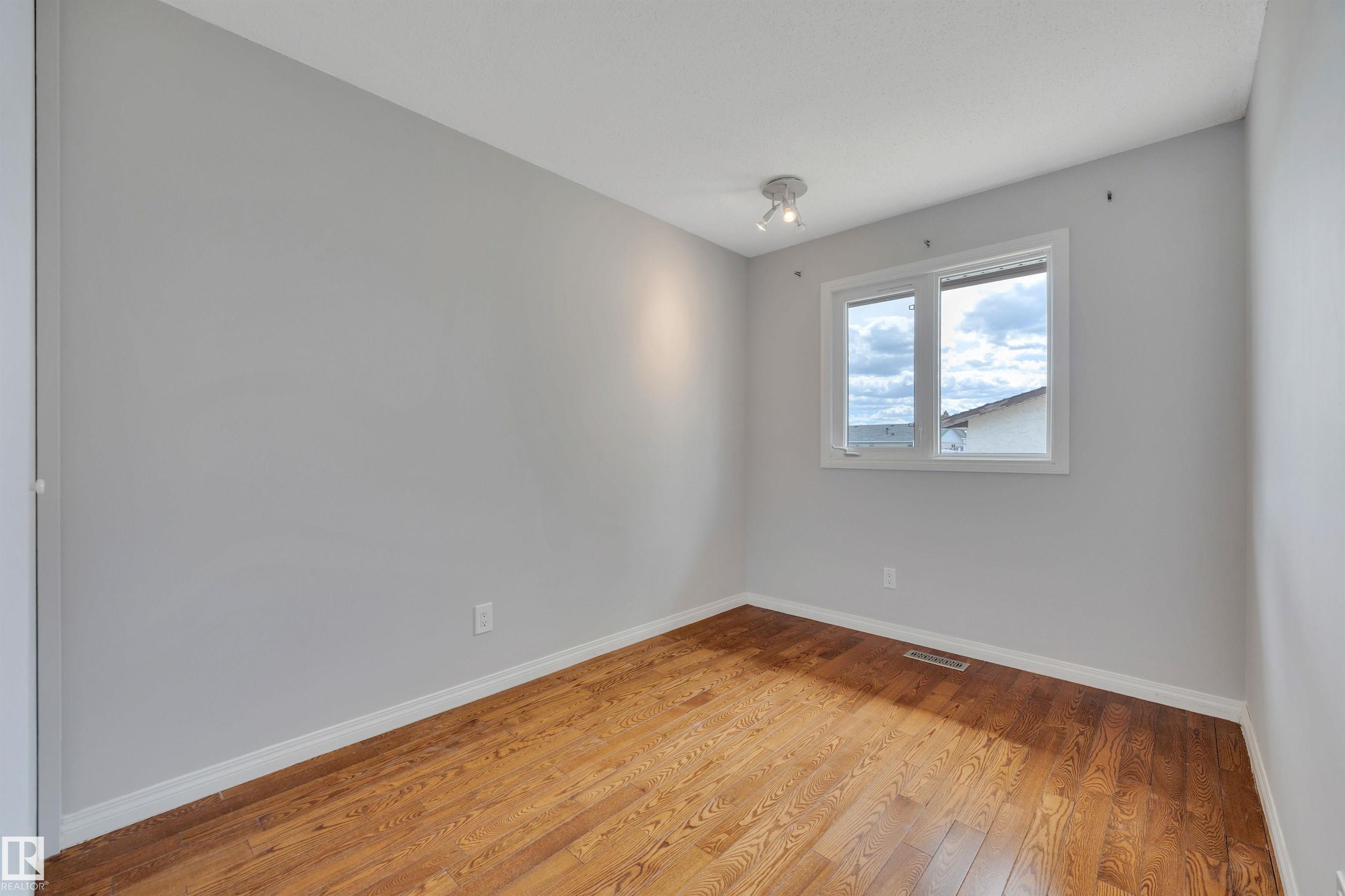 Photo 35 at 11719 152a Avenue NW, Caernarvon, Edmonton