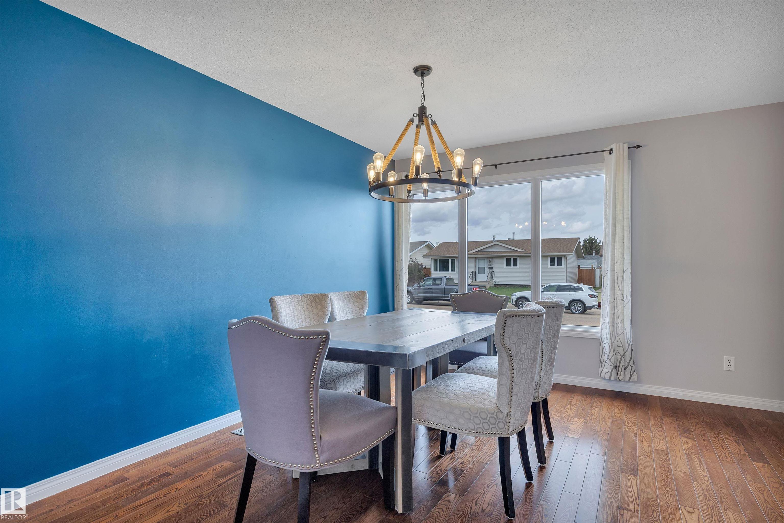 Photo 10 at 11719 152a Avenue NW, Caernarvon, Edmonton