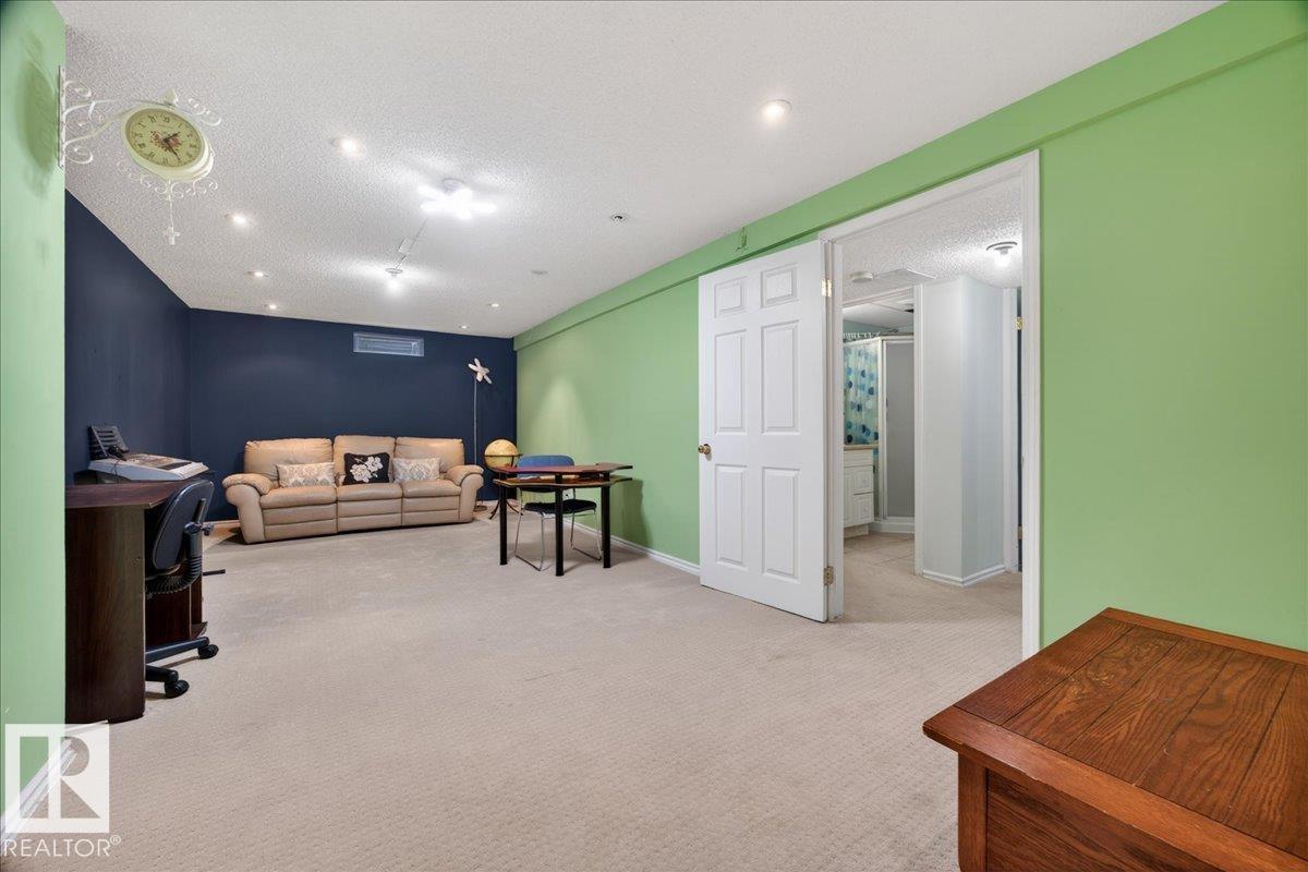 https://zimg.paragon.ice.com/ParagonImages/Property/PM/RAE/225401332/42/0/0/725922cd31f3d414f7eda713135e4570/1/6241065d51a4652bd2b2f9e083daab57/225401332-67fbfe94-4032-4dbf-8586-1d6ddf986095.JPG