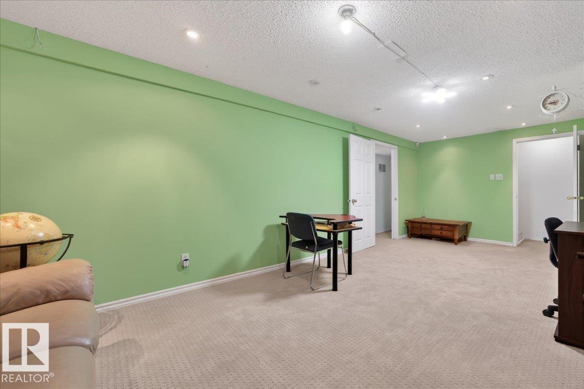 https://zimg.paragon.ice.com/ParagonImages/Property/PM/RAE/225401332/44/0/0/44e815e941b02d82e01f49b09df30c37/1/6241065d51a4652bd2b2f9e083daab57/225401332-68284e3c-1fe3-476e-ae58-87f5d040a6b9.JPG