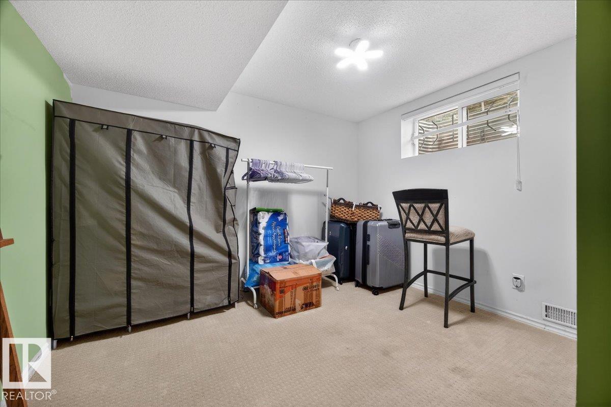 https://zimg.paragon.ice.com/ParagonImages/Property/PM/RAE/225401332/51/0/0/c8407c66cfbdd43c3ffd921b44a5188b/1/6241065d51a4652bd2b2f9e083daab57/225401332-24d56f18-9cd3-4176-af04-170c053aa828.JPG