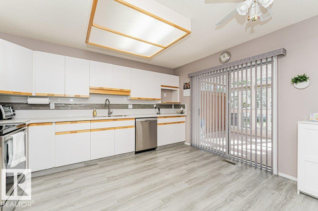 3242 38 Avenue NW, Larkspur, Edmonton