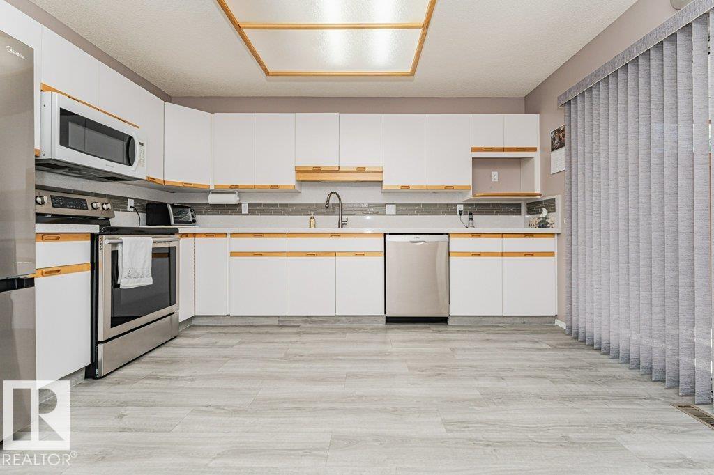 3242 38 Avenue NW, Larkspur, Edmonton