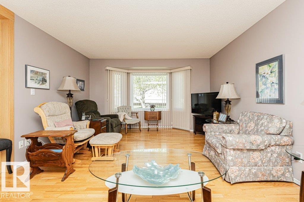 3242 38 Avenue NW, Larkspur, Edmonton