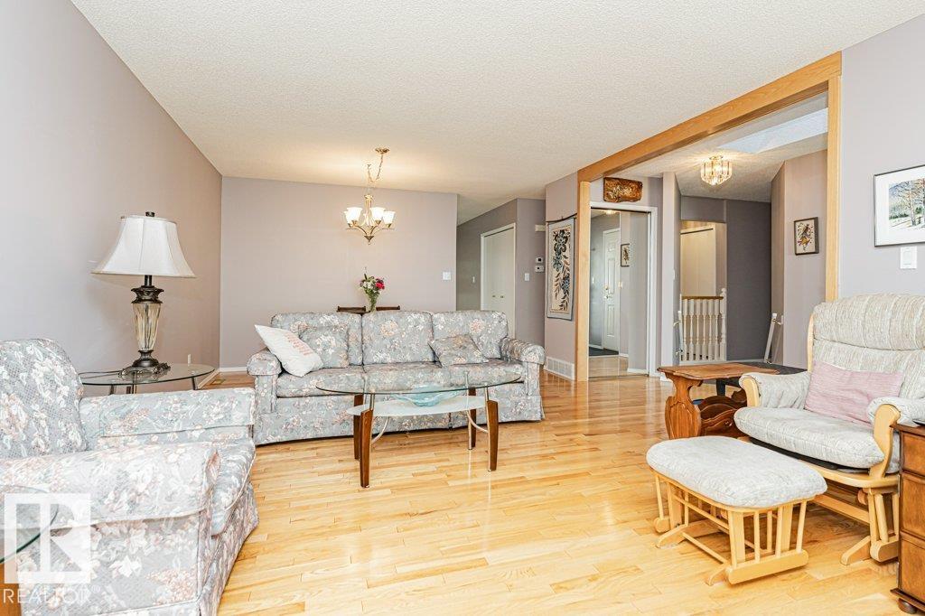 3242 38 Avenue NW, Larkspur, Edmonton