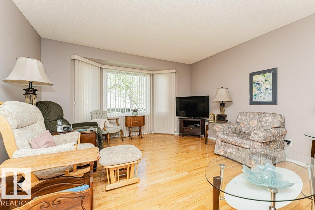 Photo 6 at 3242 38 Avenue NW, Larkspur, Edmonton