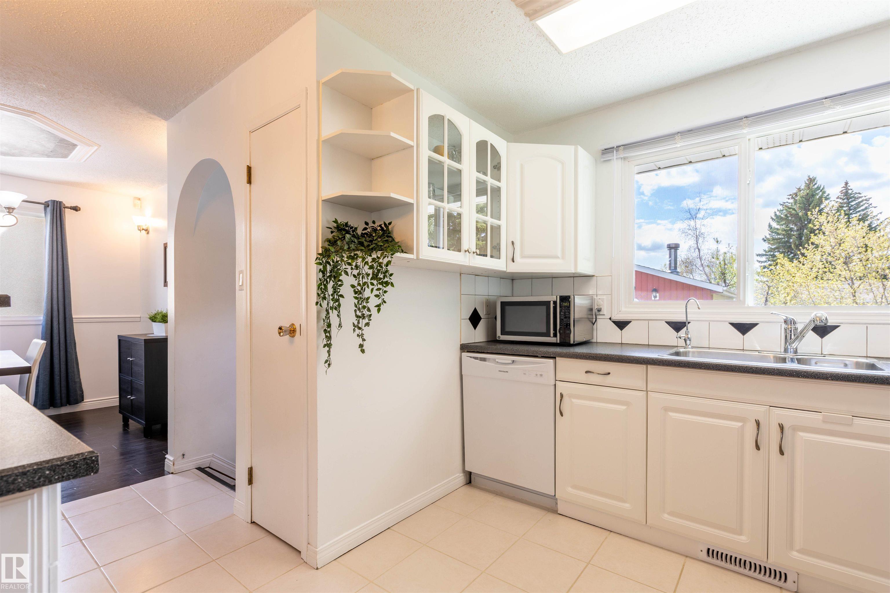 Photo 12 at 722 Grandin Drive, Morinville
