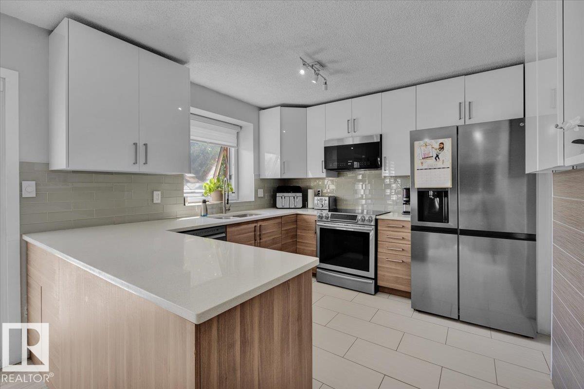 https://zimg.paragon.ice.com/ParagonImages/Property/PM/RAE/225401344/9/0/0/efb4627cee8ffa0775fc607ba2c8368f/1/bdc369511dcd0b6e80f12e59b9516262/225401344-D4EB664F-976B-4340-9A95-2F240B145AFF.JPG