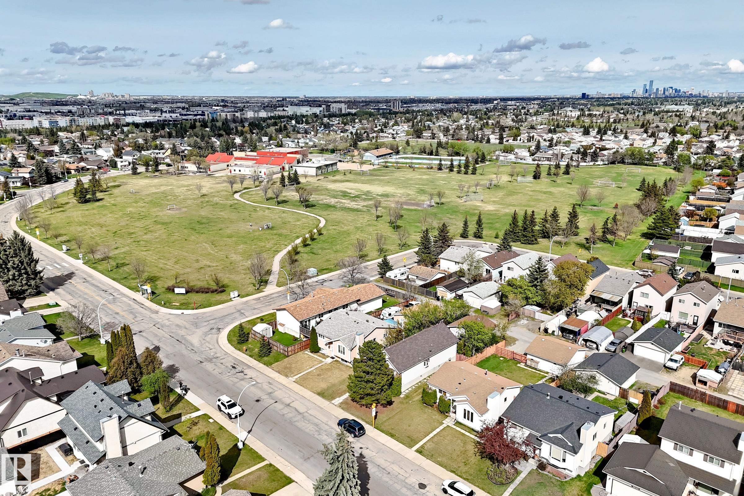 https://zimg.paragon.ice.com/ParagonImages/Property/PM/RAE/225401347/43/0/0/23ce4943532522f69857f78654b125c2/1/1f7014cb32c0a5c80bb9f10fcde7fa67/225401347-611035df-ce67-41dc-bc27-bc77424c70cd.JPG