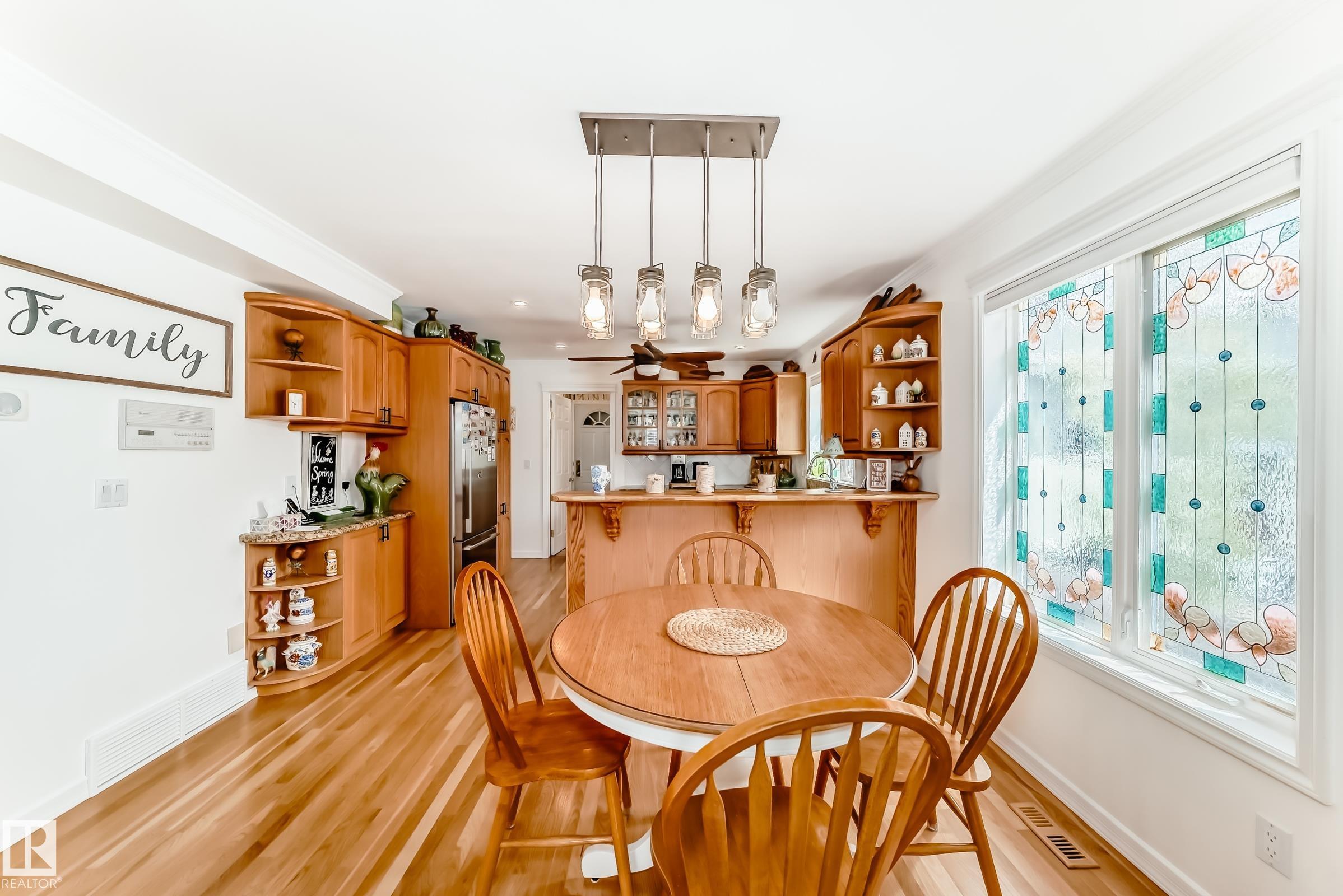 Photo 11 at 11115 44 Street NW, Beverly Heights, Edmonton