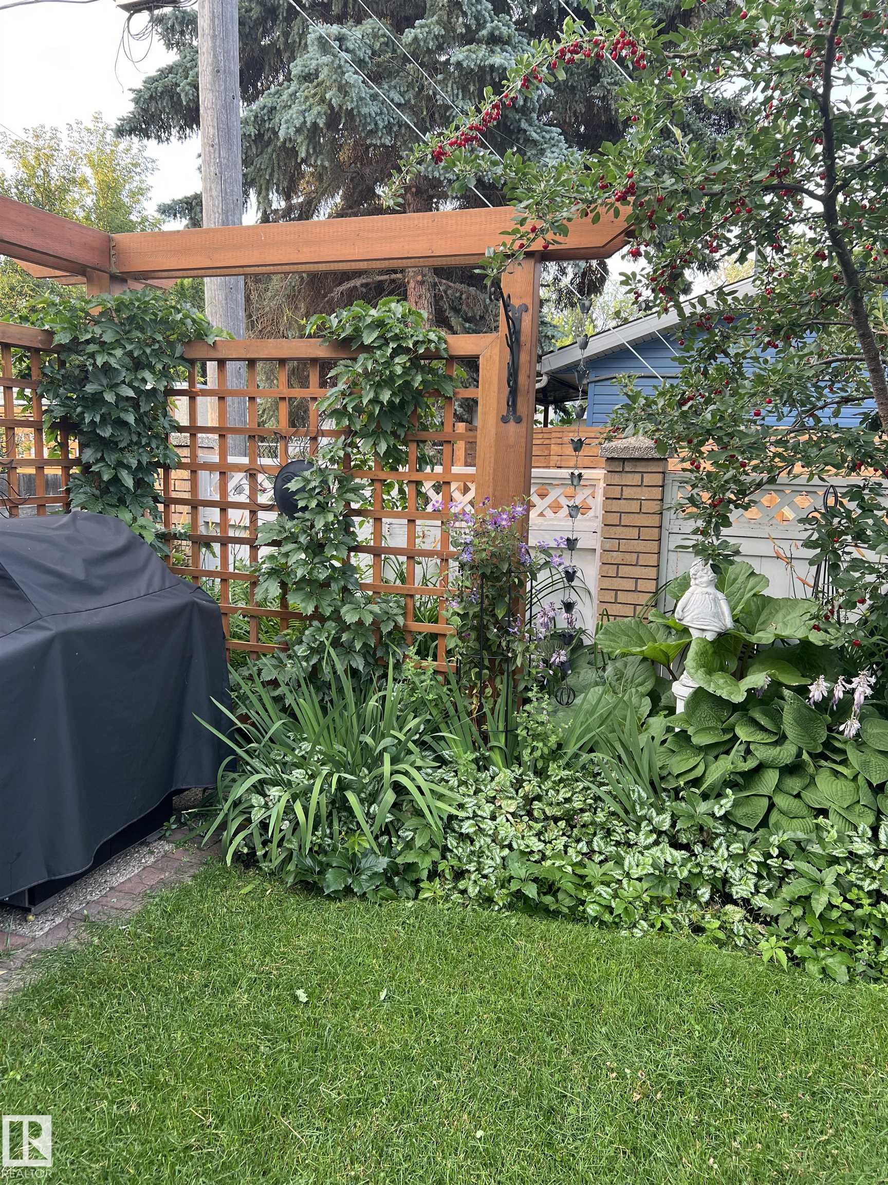 Photo 58 at 11115 44 Street NW, Beverly Heights, Edmonton