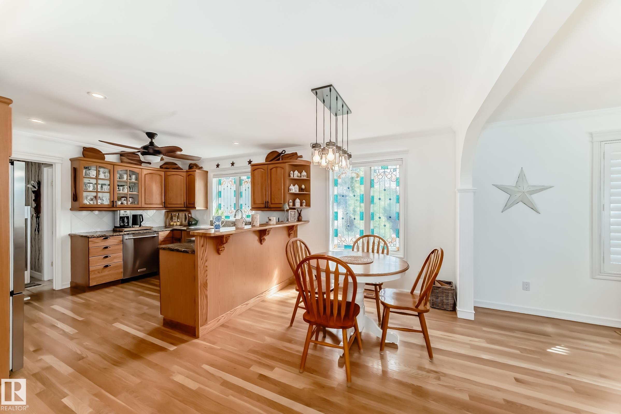 Photo 10 at 11115 44 Street NW, Beverly Heights, Edmonton