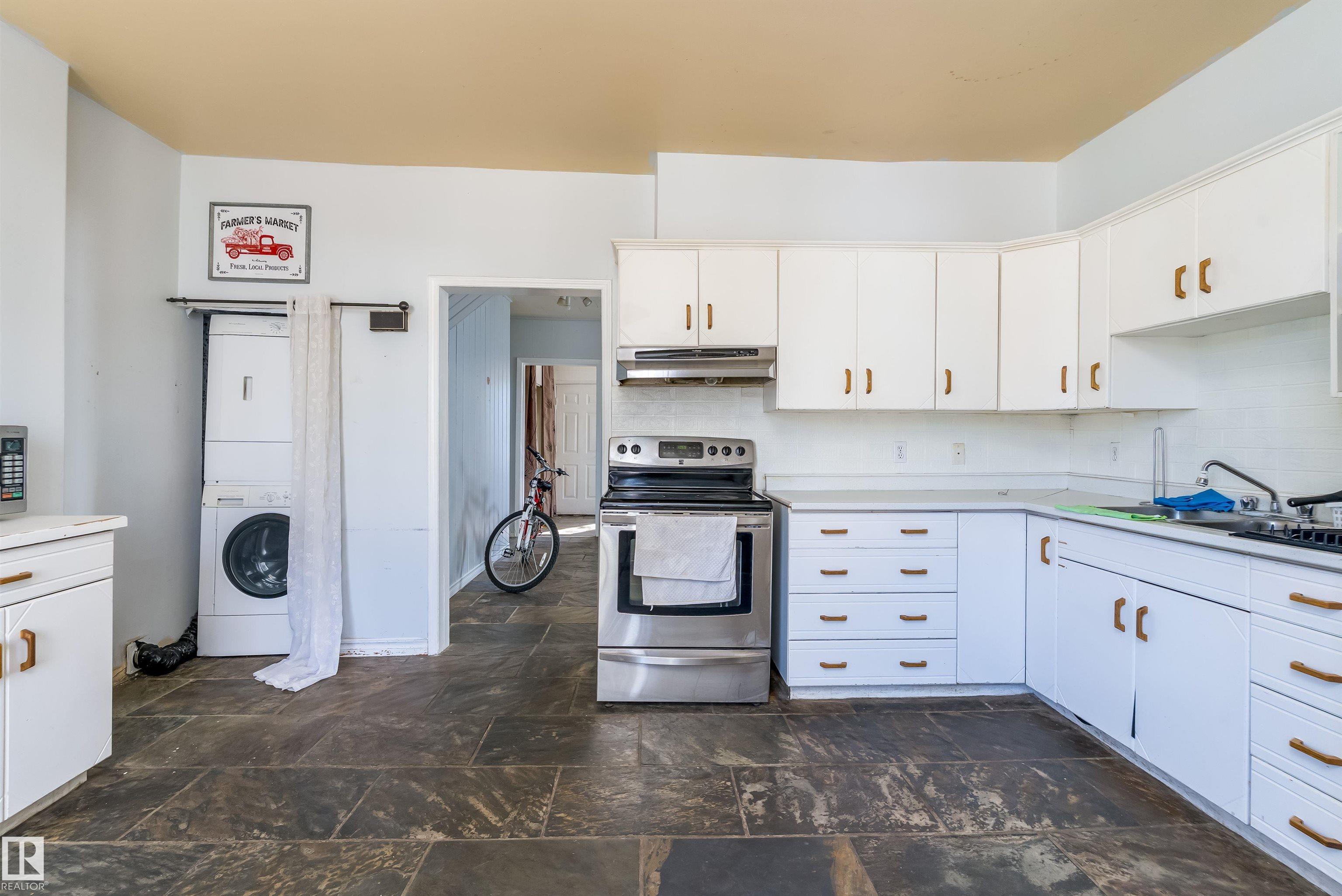 Photo 8 at 12770 117 Street NW, Calder, Edmonton