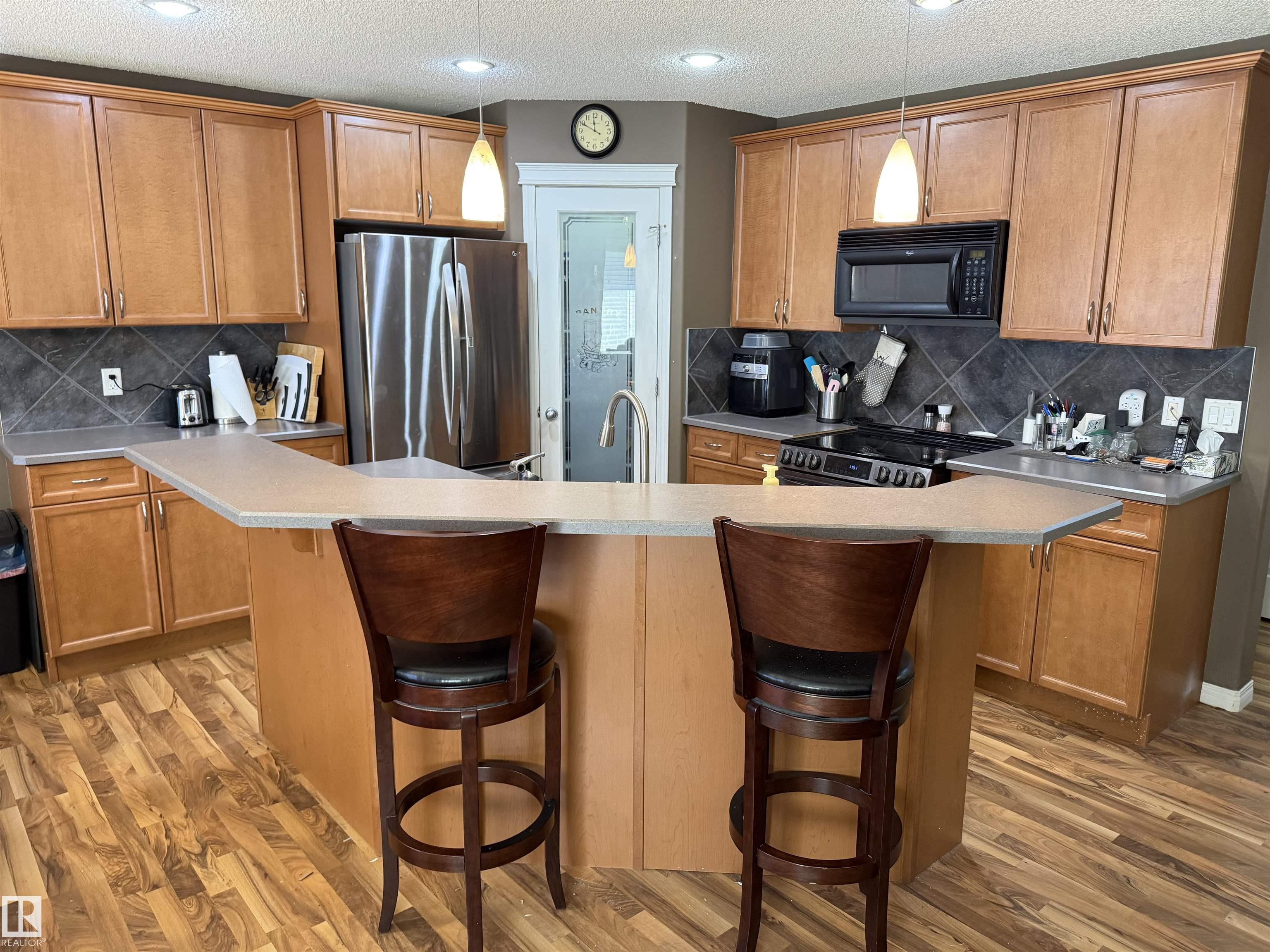 https://zimg.paragon.ice.com/ParagonImages/Property/PM/RAE/225401355/10/0/0/ac0b57ed1582fc0b2d34d6ccb68270ad/1/6497d9901fecf9fb60249fbb46860a97/225401355-C2D589A0-19C9-4240-8506-5D2F0595759F.JPG