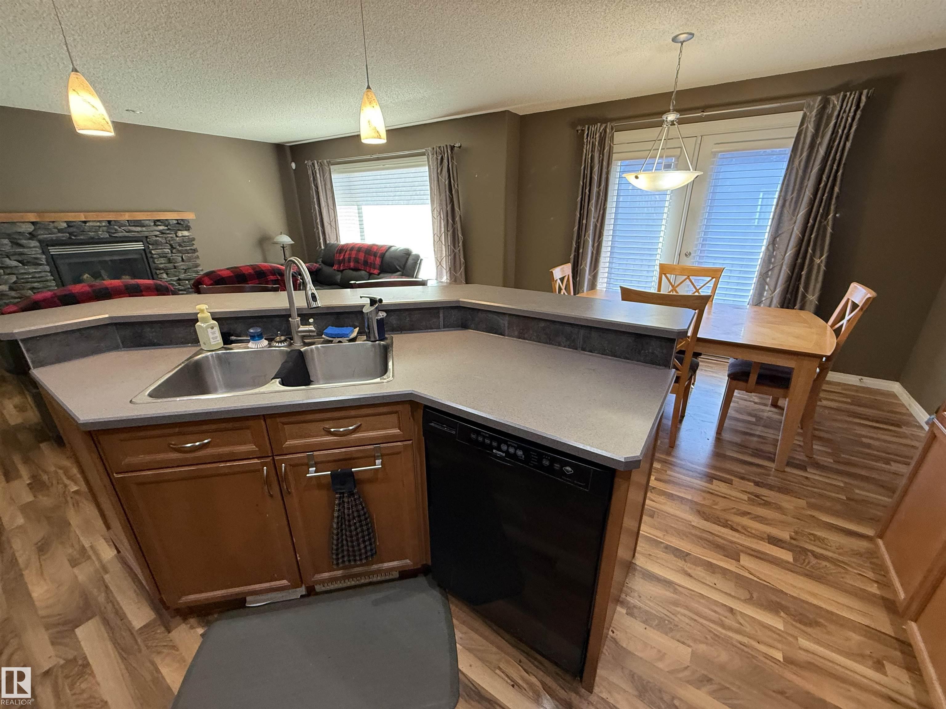 https://zimg.paragon.ice.com/ParagonImages/Property/PM/RAE/225401355/12/0/0/04a3607dcf5e70d2f3856a2649d44e74/1/6497d9901fecf9fb60249fbb46860a97/225401355-3907AFB8-7DC4-4BF4-9801-1FA9025DF5B0.JPG