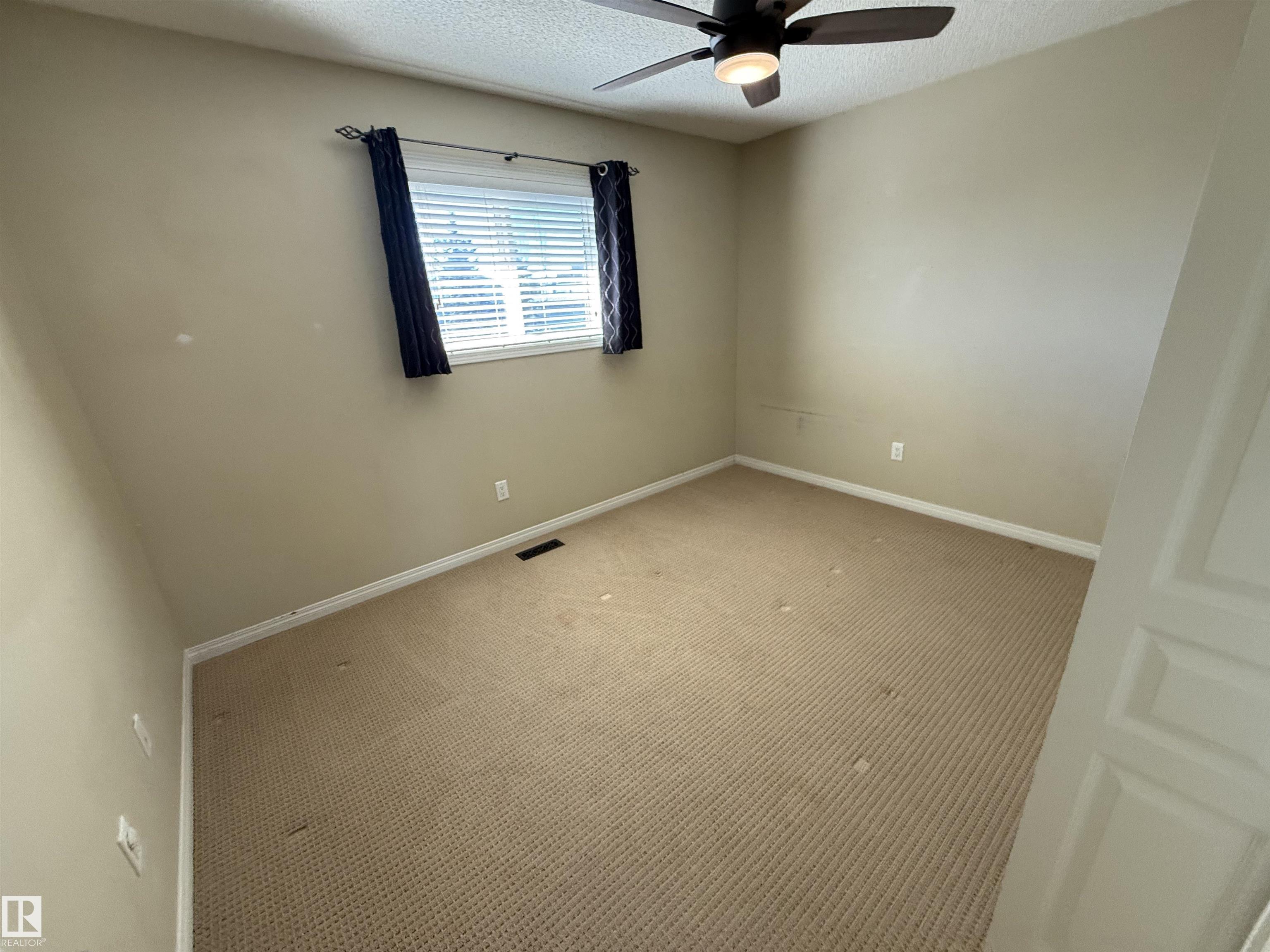 https://zimg.paragon.ice.com/ParagonImages/Property/PM/RAE/225401355/18/0/0/9f0a7075bd109a5e8a8ac29261ff29d0/1/6497d9901fecf9fb60249fbb46860a97/225401355-8A574DB2-3AC1-4225-9250-0ACC31E2C64C.JPG