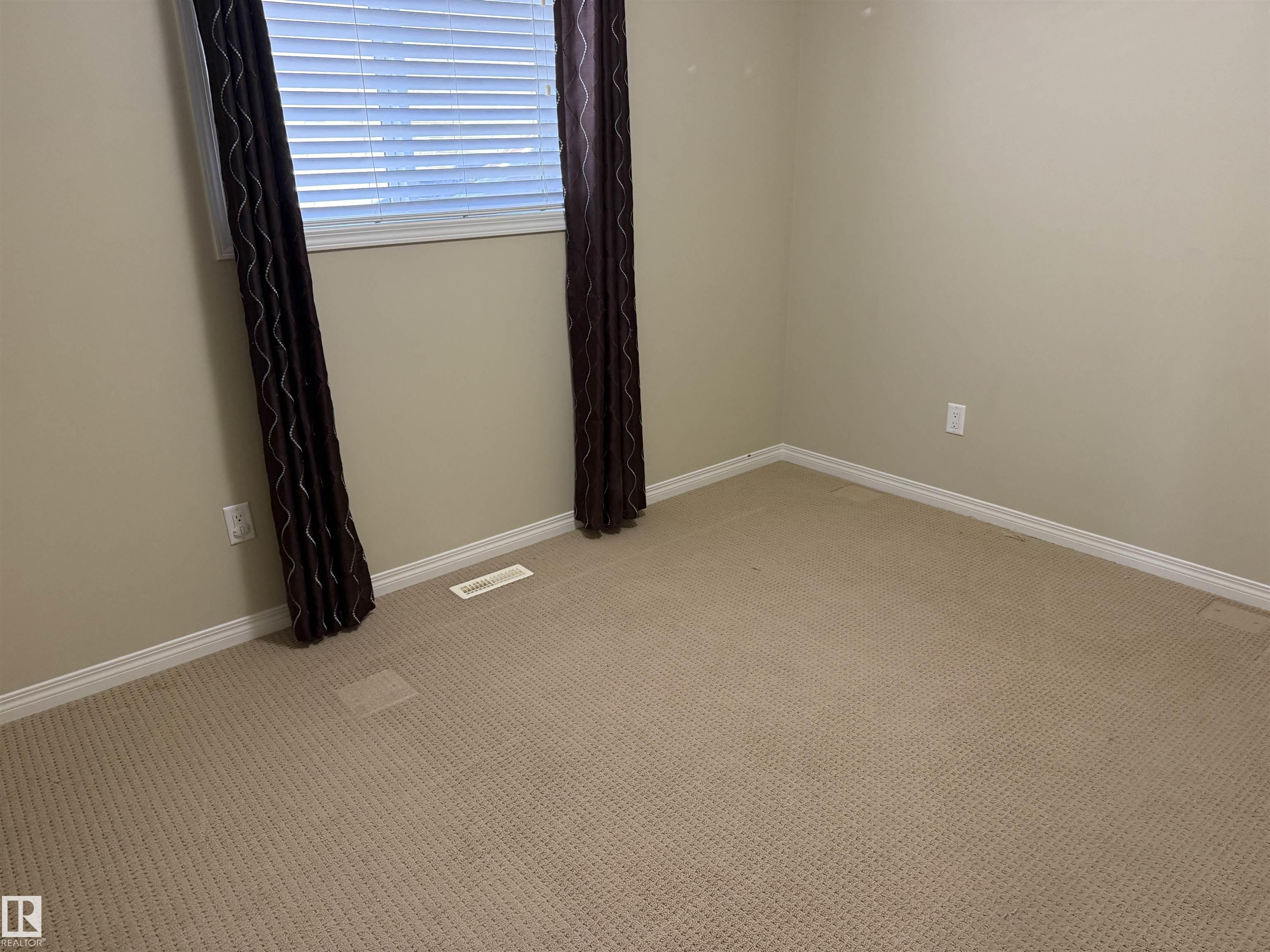 https://zimg.paragon.ice.com/ParagonImages/Property/PM/RAE/225401355/19/0/0/756328784fc99cdc716c807fb8b018b5/1/6497d9901fecf9fb60249fbb46860a97/225401355-92BB998C-EB53-41C0-9955-2196D6B1300A.JPG