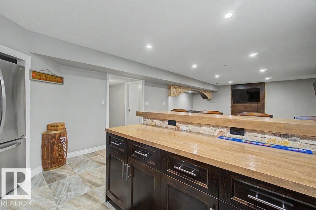 https://zimg.paragon.ice.com/ParagonImages/Property/PM/RAE/225401356/55/0/0/182e3fb3a34155c9163955d5e59436f7/1/2f8f7a7173724f658454f3a0d7fe59b7/225401356-0fb9f611-ffb4-4e5a-a63b-805da2de8723.JPG