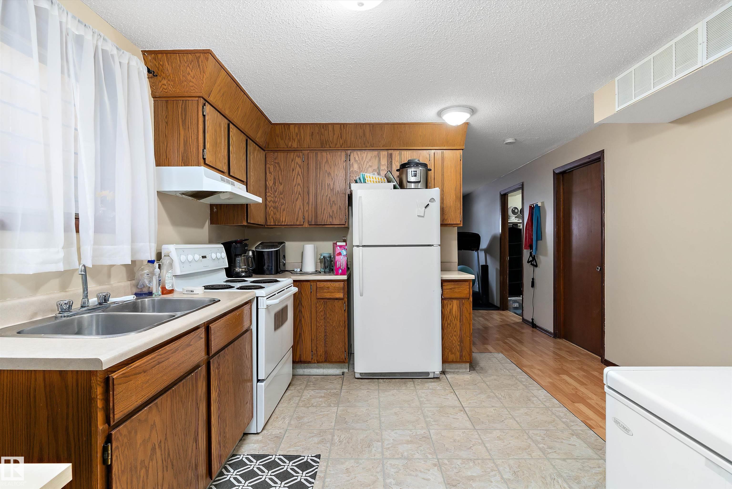 https://zimg.paragon.ice.com/ParagonImages/Property/PM/RAE/225401357/28/0/0/86d1474bd0976465161a1006db33466d/1/8a8a901922f6b45a1d560dac6b575393/225401357-ee4b652a-c237-45f1-a879-9435d4ab432c.JPG
