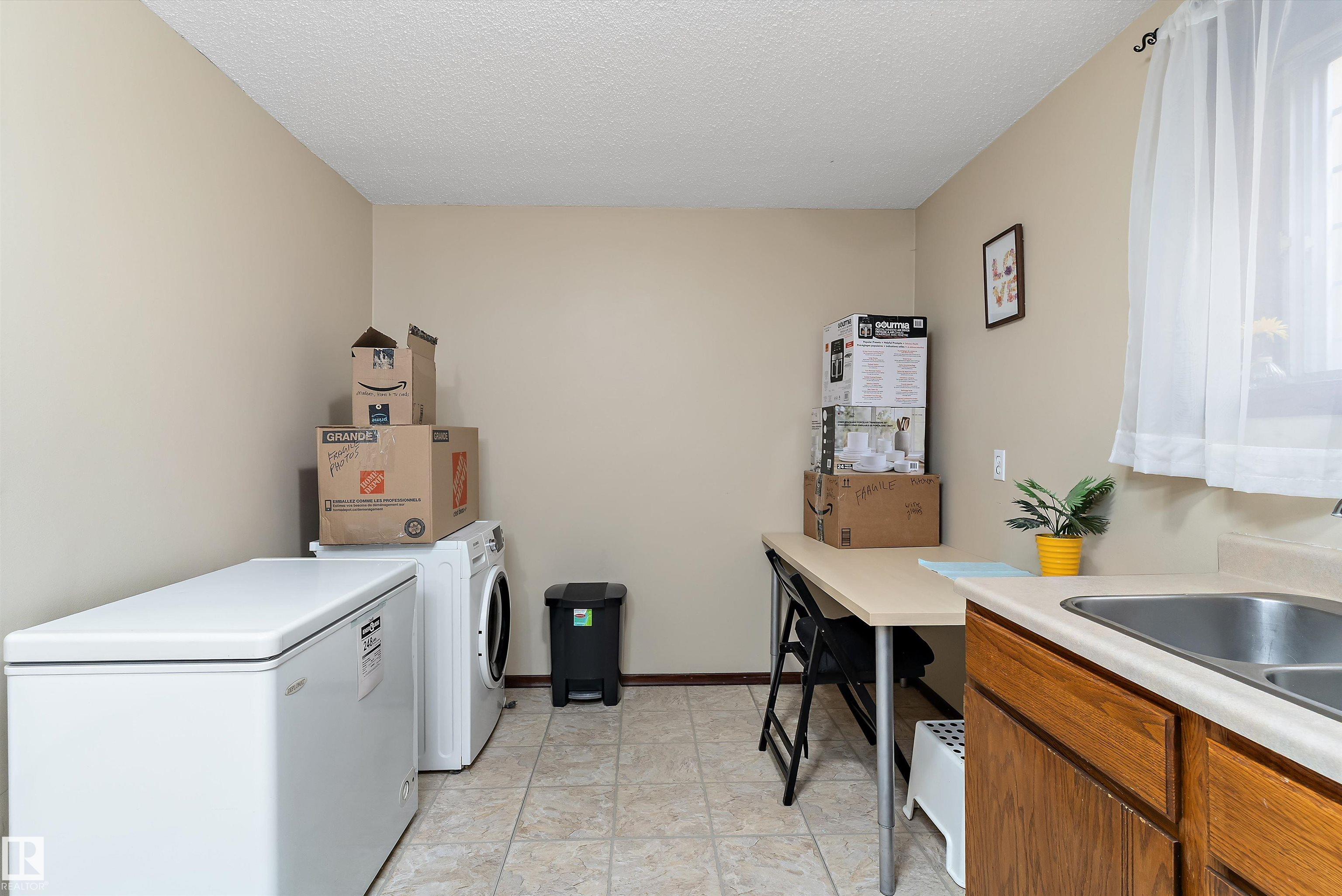 https://zimg.paragon.ice.com/ParagonImages/Property/PM/RAE/225401357/29/0/0/2e7a3b82a4778201a7caa055349ed848/1/8a8a901922f6b45a1d560dac6b575393/225401357-50c94d21-6eb6-40b0-99e7-17b9c9cd9dc3.JPG