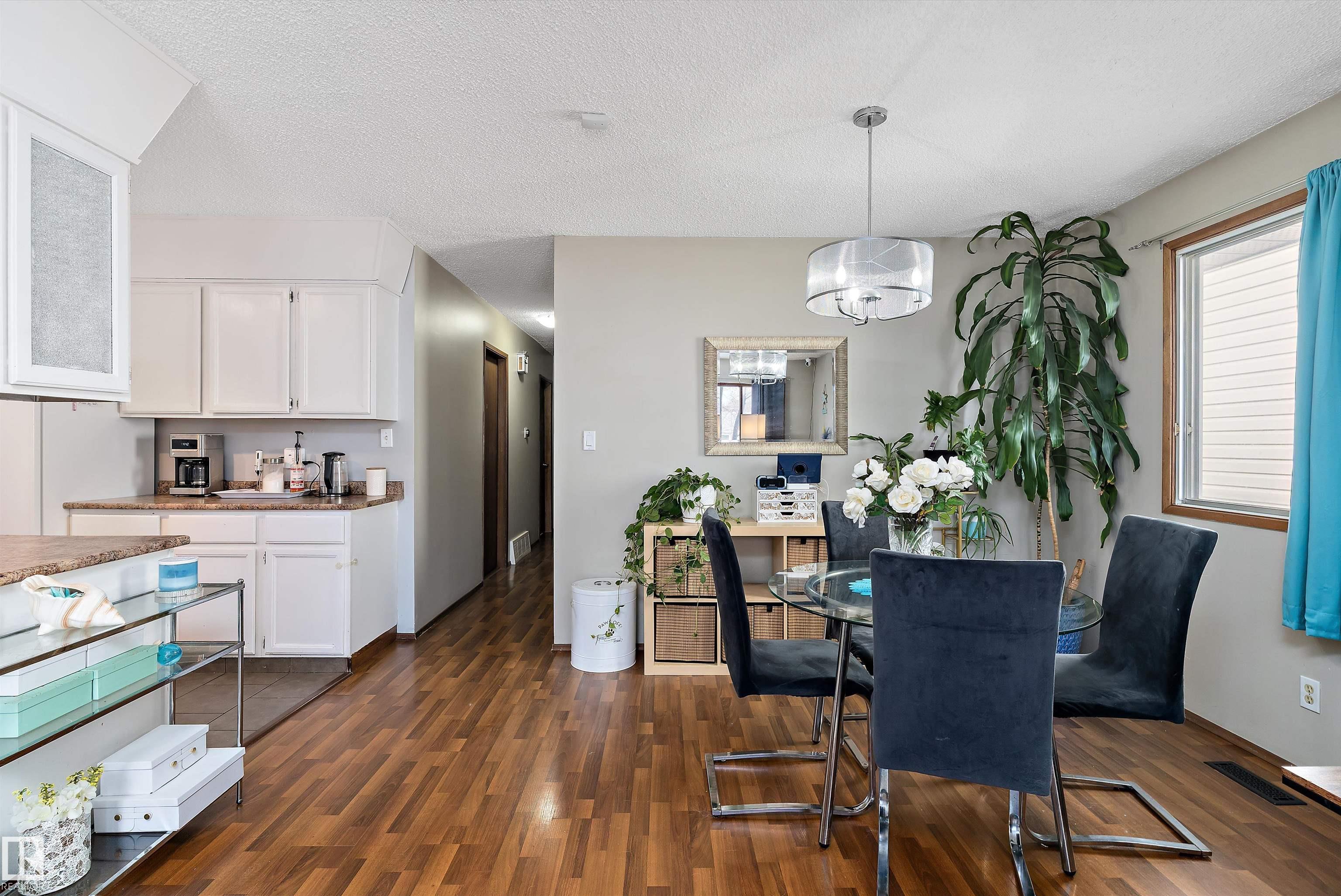 https://zimg.paragon.ice.com/ParagonImages/Property/PM/RAE/225401357/6/0/0/c98c12bf27f46d5507cf6c42c882c4ae/1/8a8a901922f6b45a1d560dac6b575393/225401357-94cb21a0-740d-4867-b5b6-28f789552168.JPG