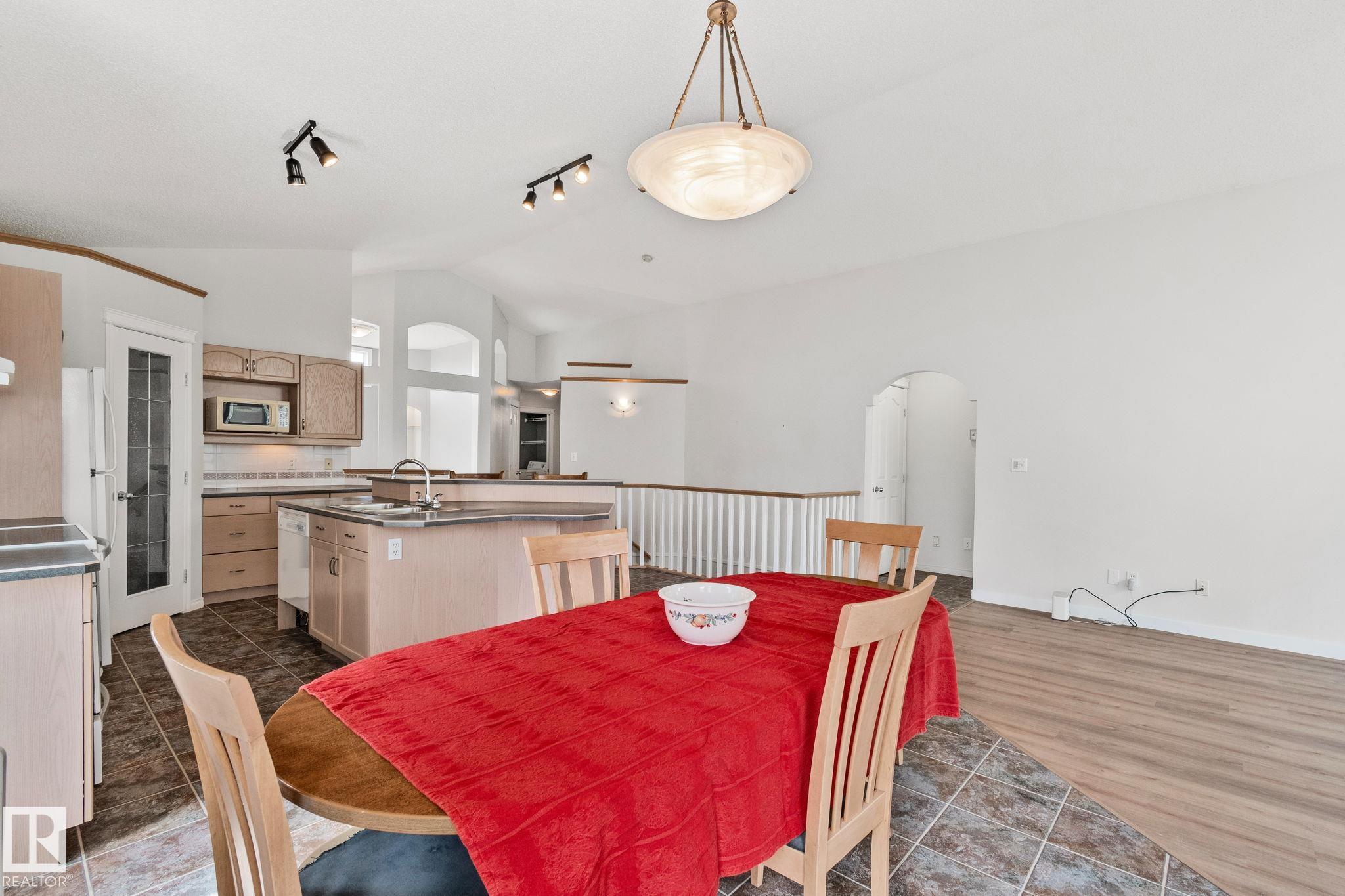 Photo 13 at 522 Hunters Way NW, Haddow, Edmonton