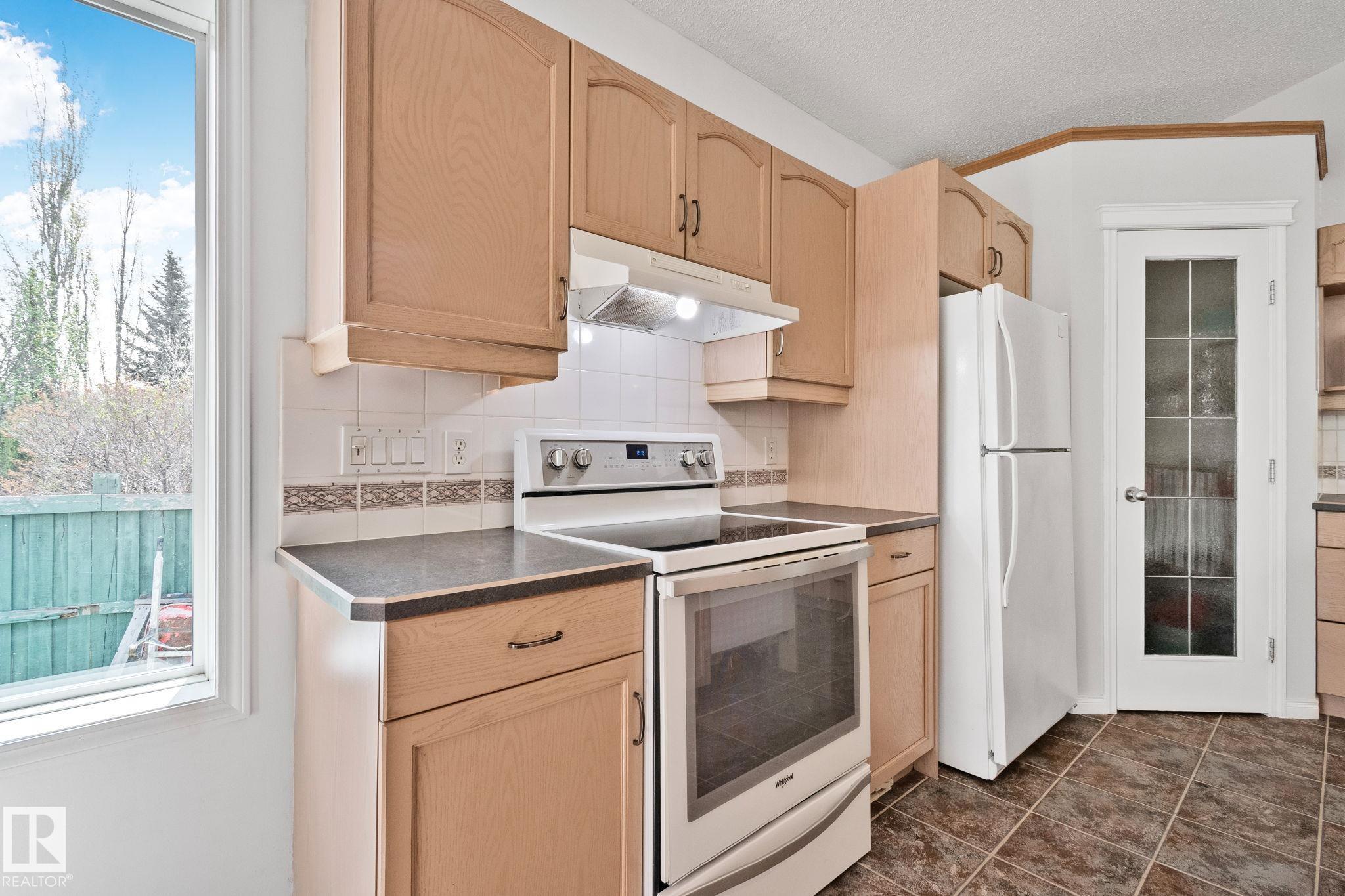 Photo 9 at 522 Hunters Way NW, Haddow, Edmonton
