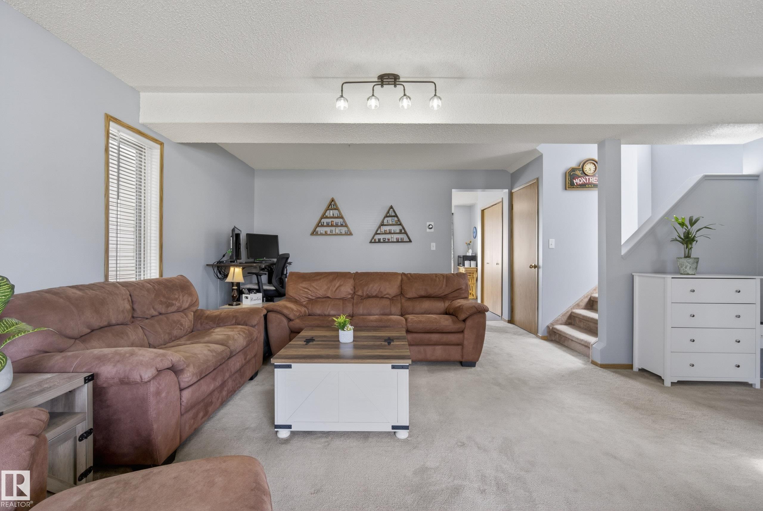 https://zimg.paragon.ice.com/ParagonImages/Property/PM/RAE/225401372/11/0/0/66373ce86b0cb991bcfb6d1c288121ec/1/e303de4161a73d7d7994e88a3e3a9619/225401372-e87164cb-a68d-42a4-8b9a-4b12b855c799.JPG